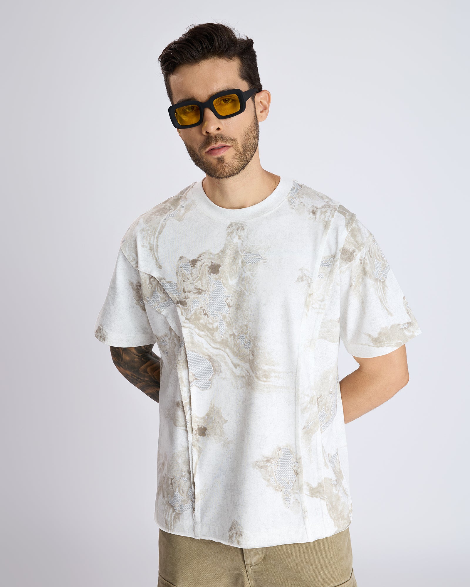 MARBLE PATTERNED GRAPHIC T-SHIRT