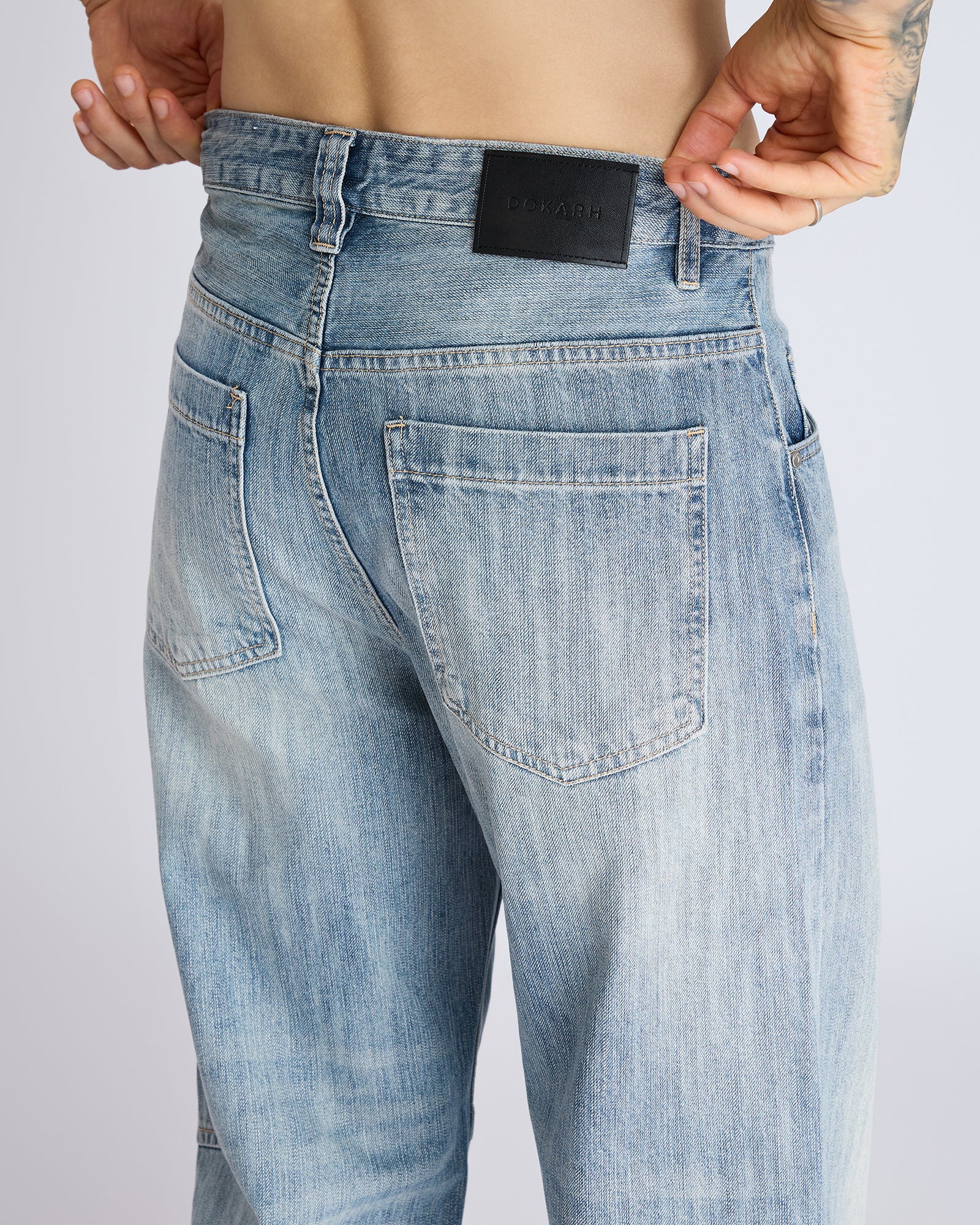 WASHED RELAXED DENIM JEANS
