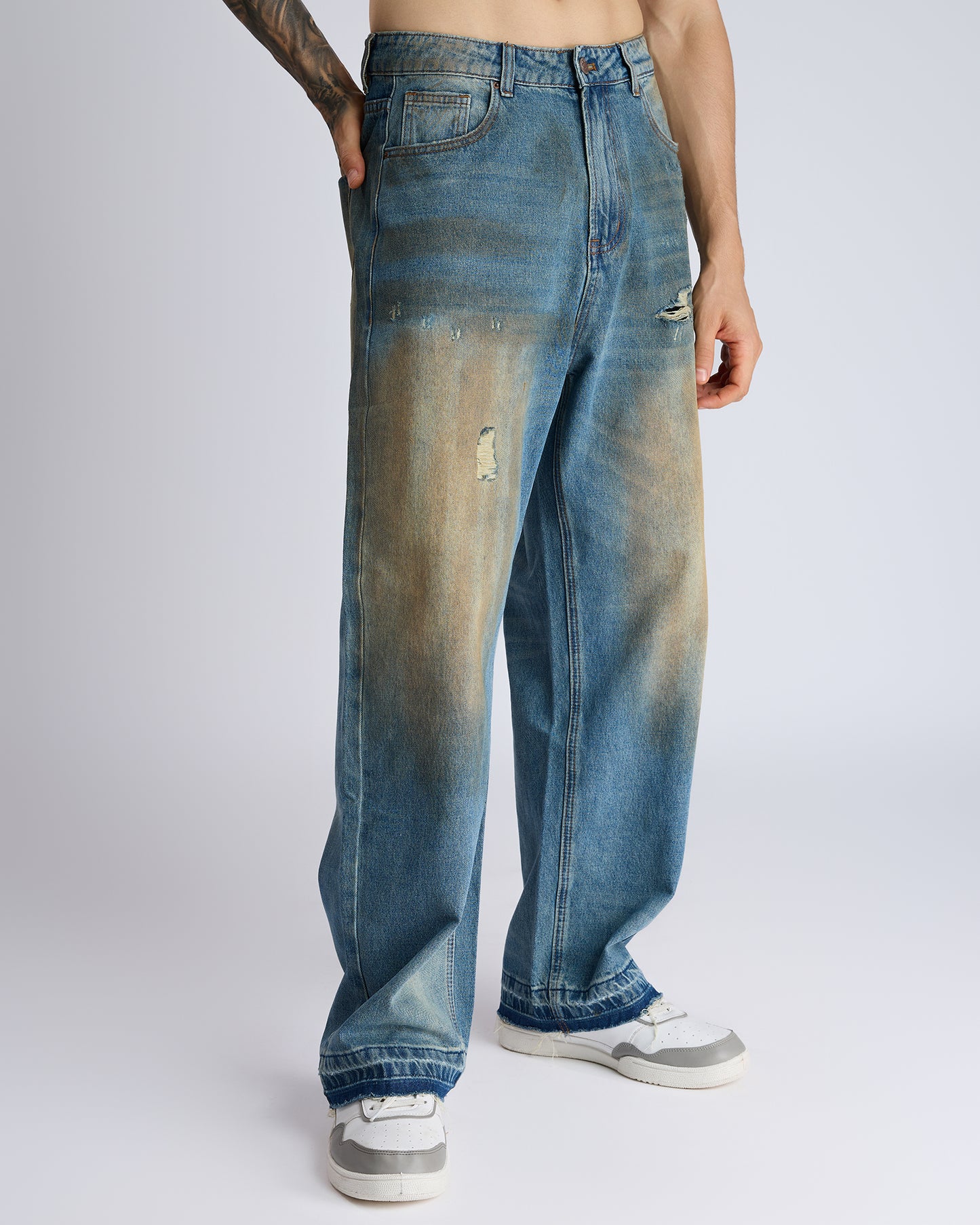 DISTRESSED OIL-WASHED BAGGY JEANS