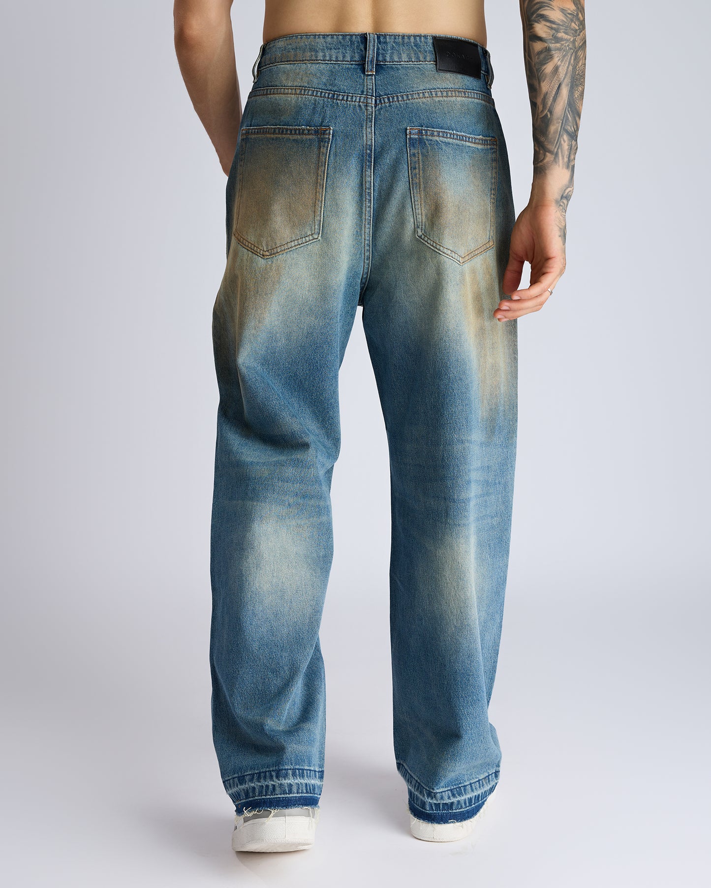 DISTRESSED OIL-WASHED BAGGY JEANS