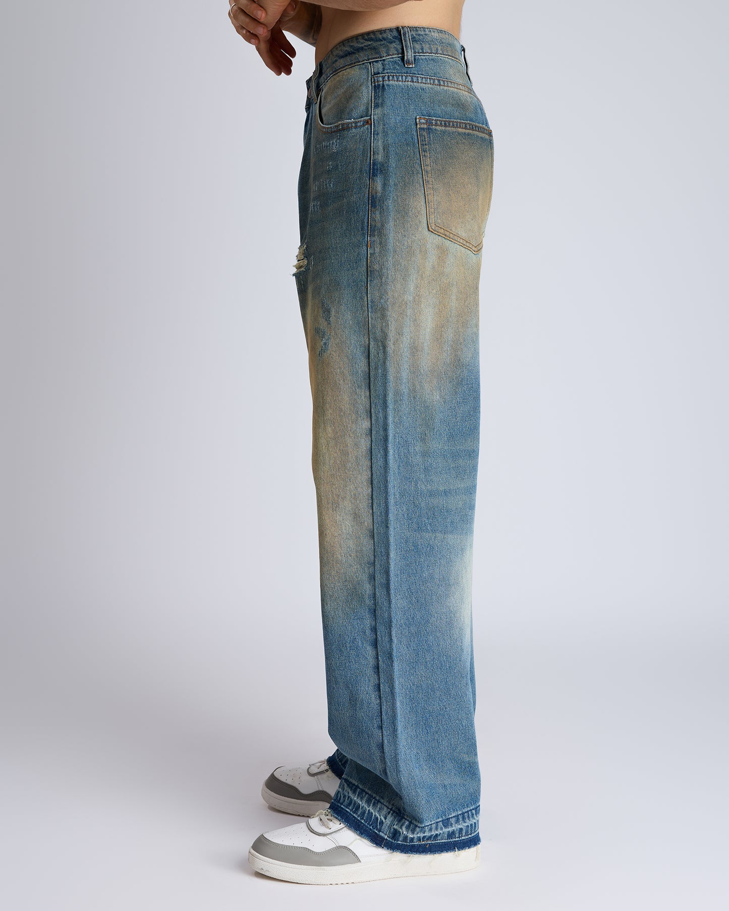DISTRESSED OIL-WASHED BAGGY JEANS