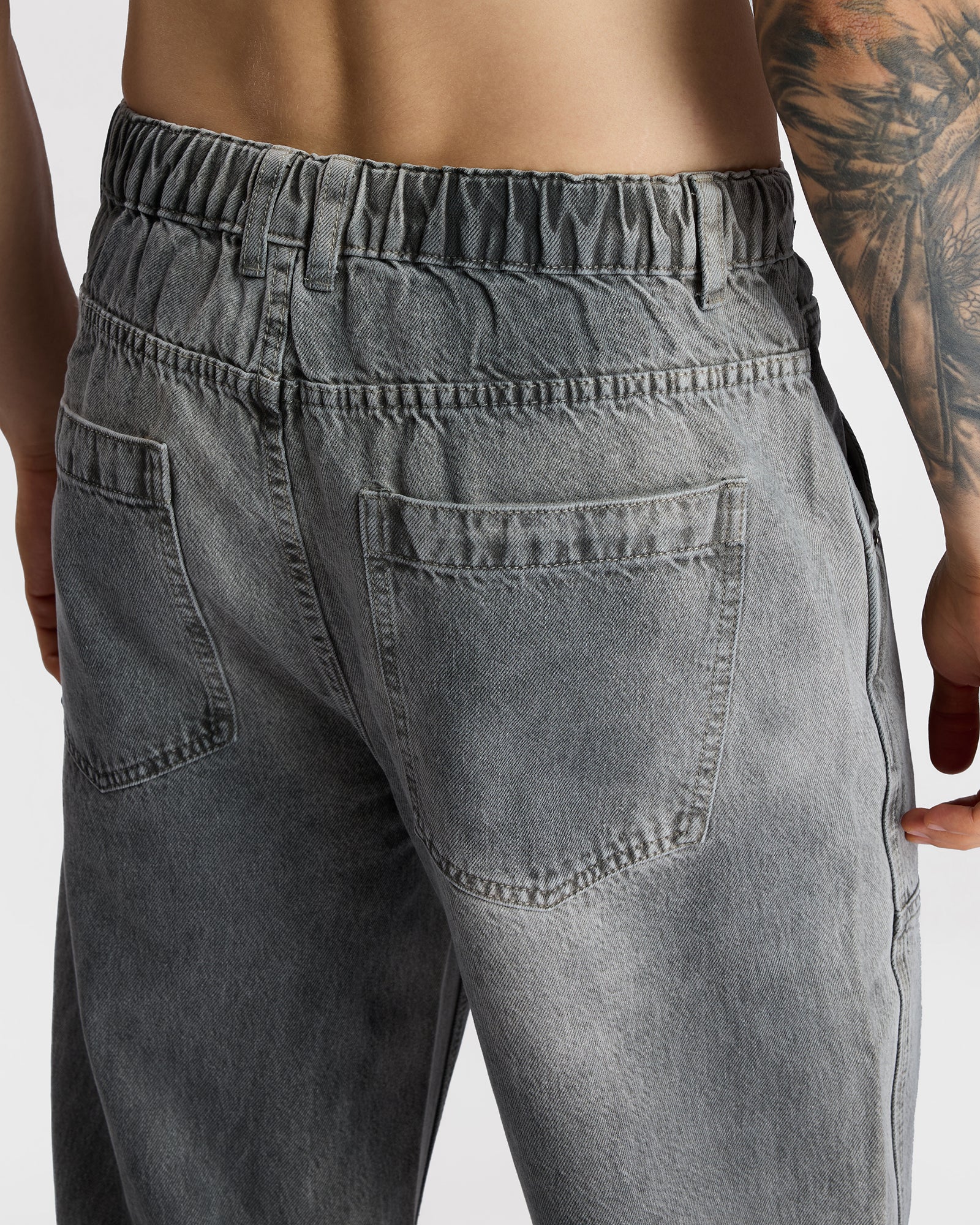 SEAMED WIDE-LEG JEANS