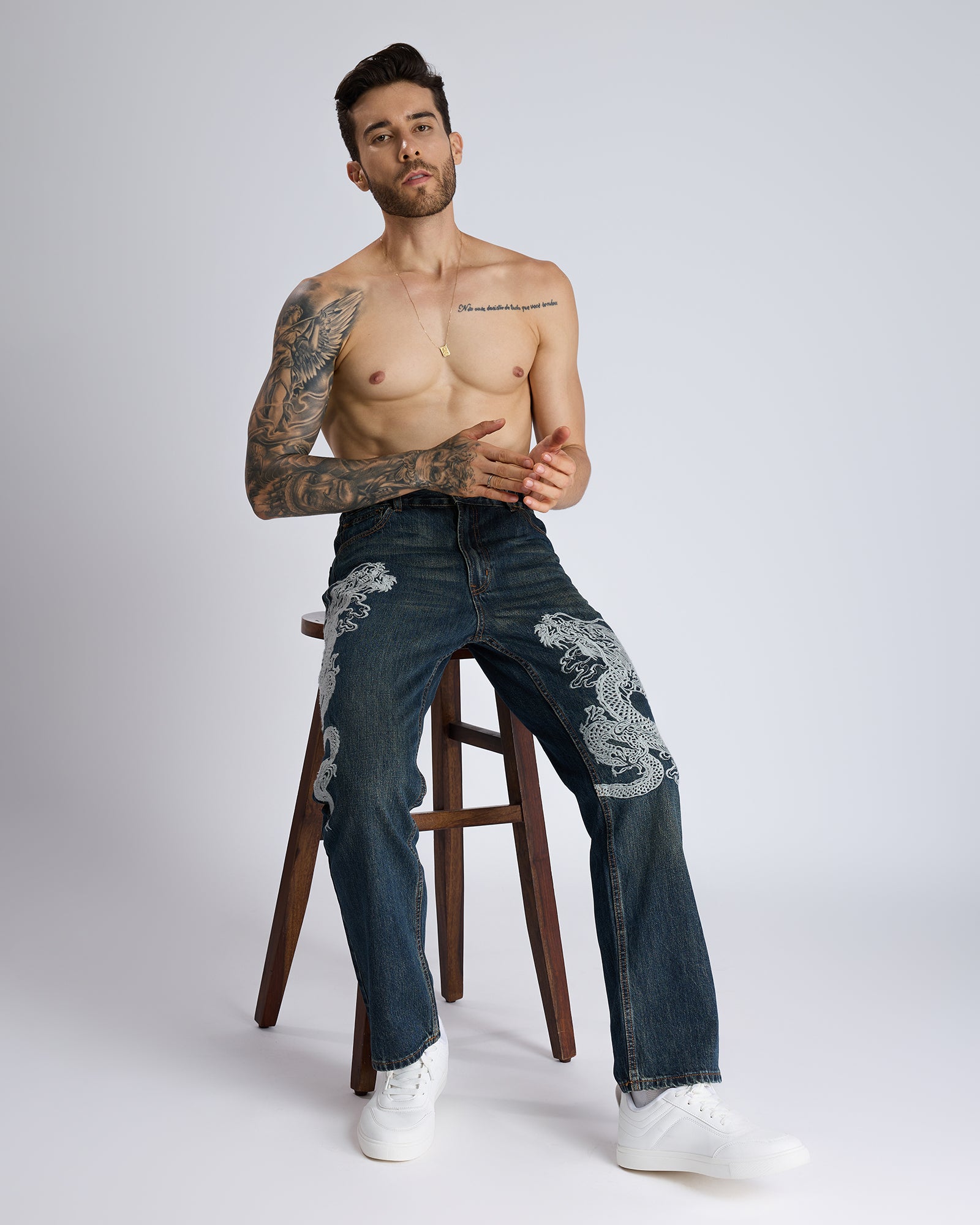 STRAIGHT-LEG JEANS WITH DRAGON EMBROIDERY