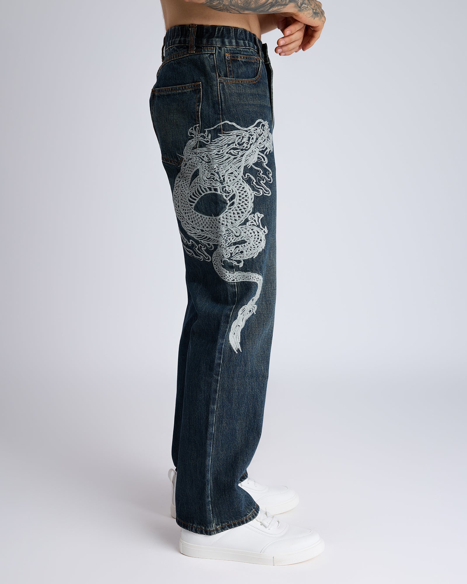STRAIGHT-LEG JEANS WITH DRAGON EMBROIDERY