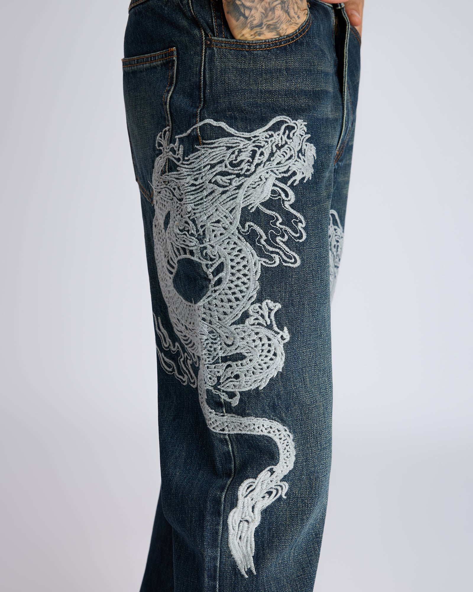 STRAIGHT-LEG JEANS WITH DRAGON EMBROIDERY