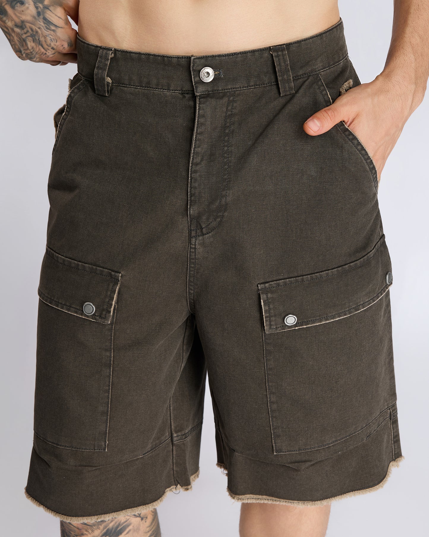 CARGO POCKET DENIM SHORTS