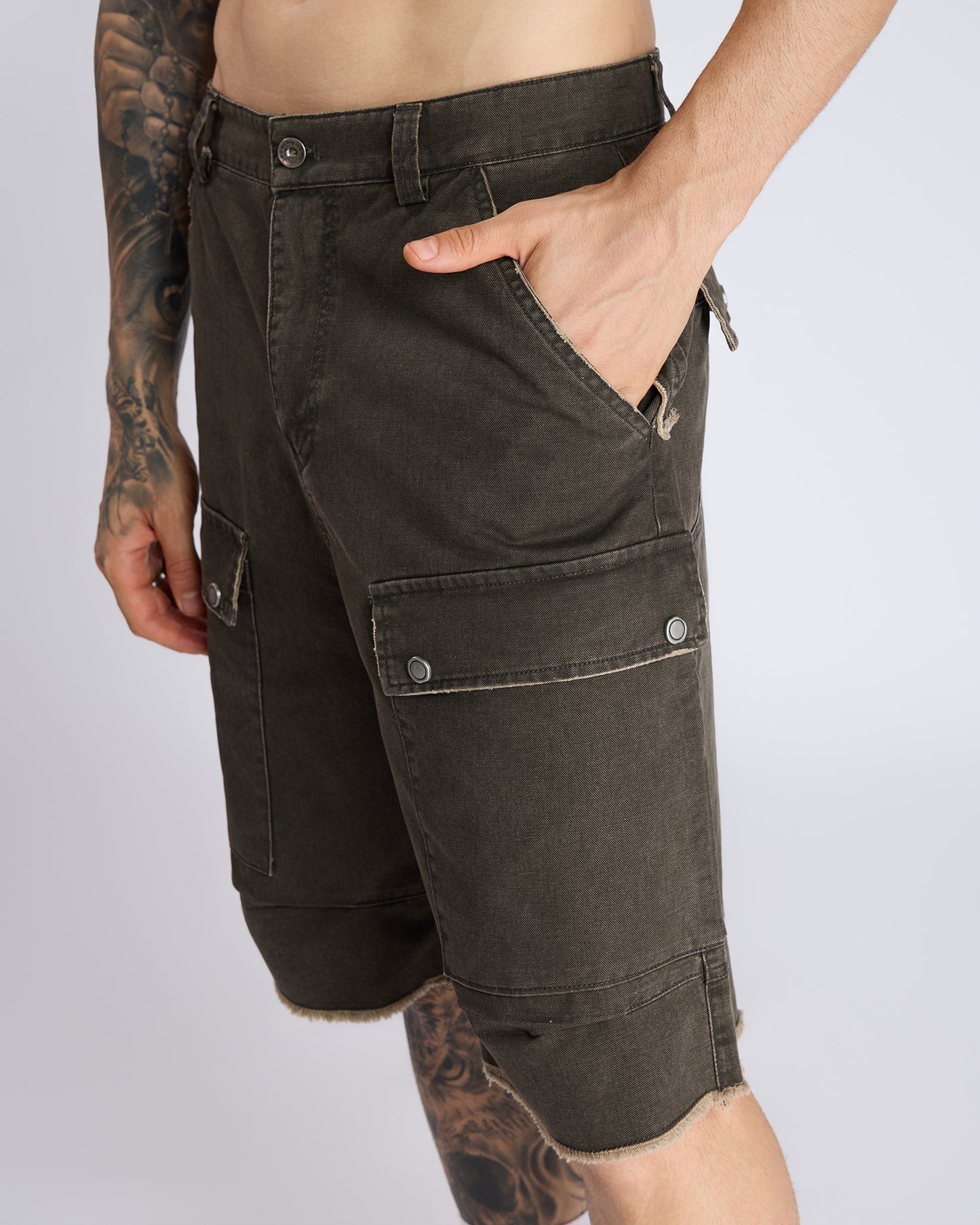 CARGO POCKET DENIM SHORTS