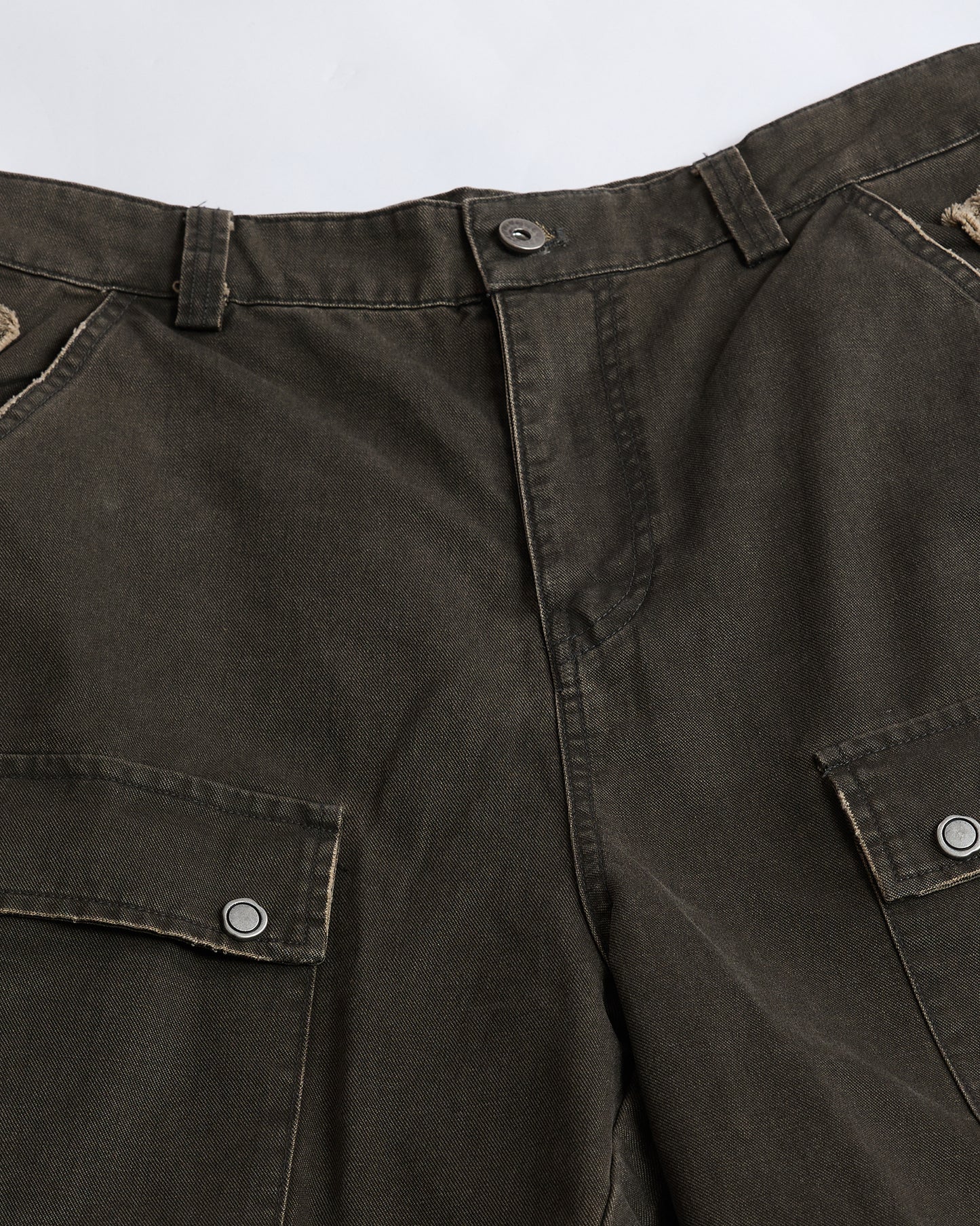 CARGO POCKET DENIM SHORTS