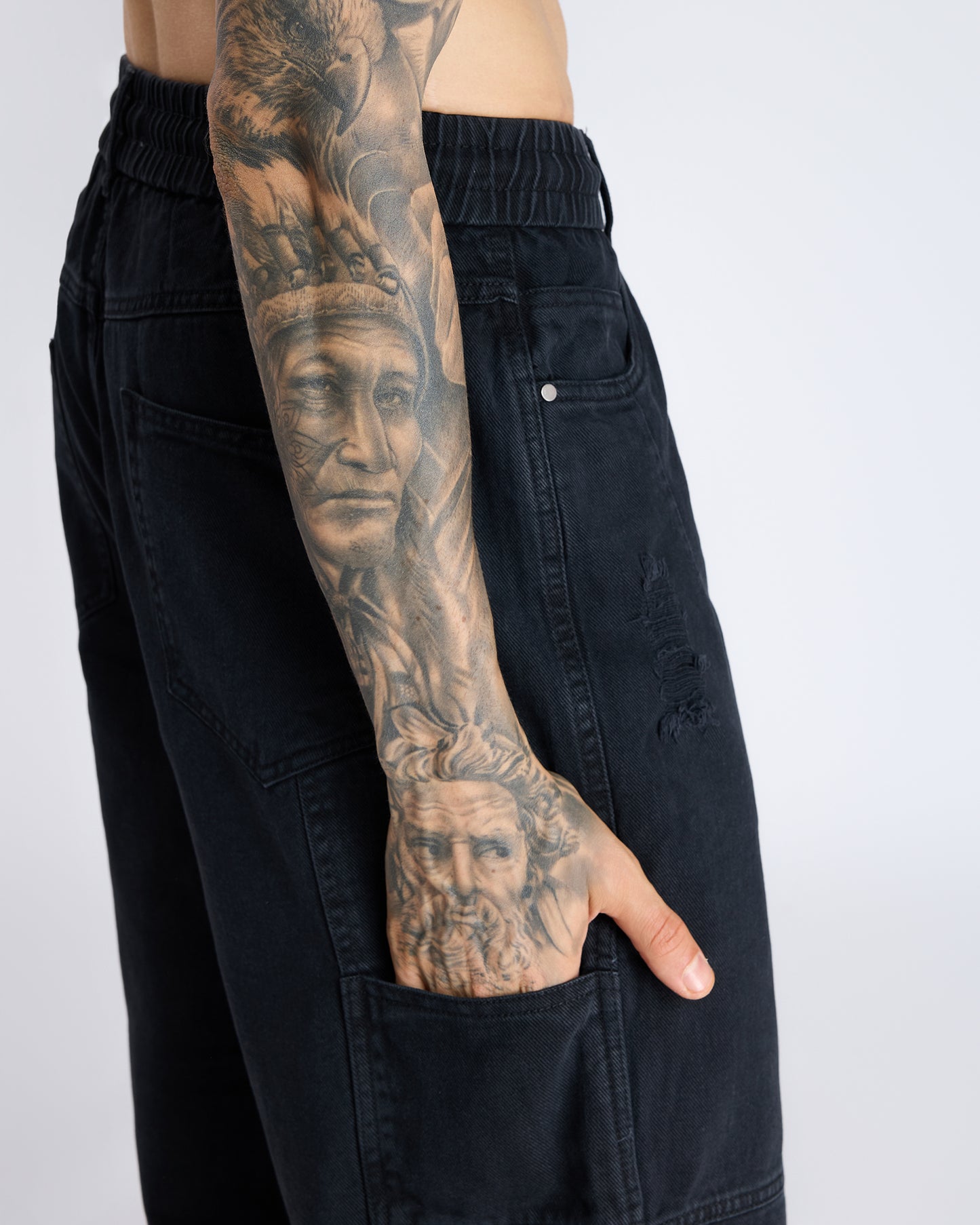BLACK DENIM KNEE-LENGTH SHORTS