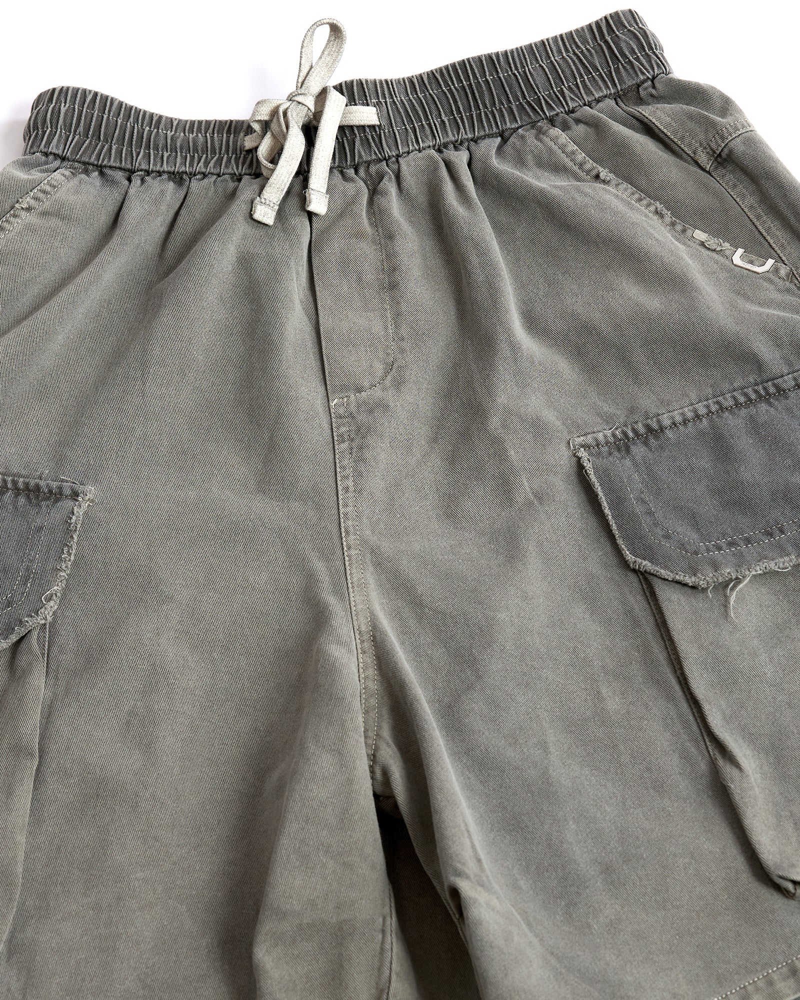 OVERSIZED FLAP-POCKET SHORTS