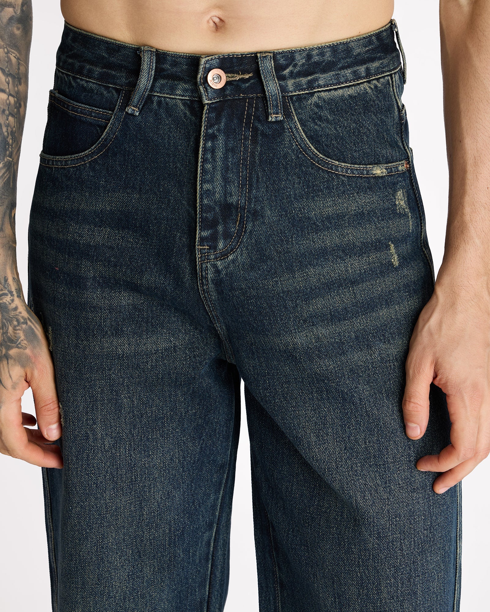 STRAIGHT-LEG MID-WASH JEANS