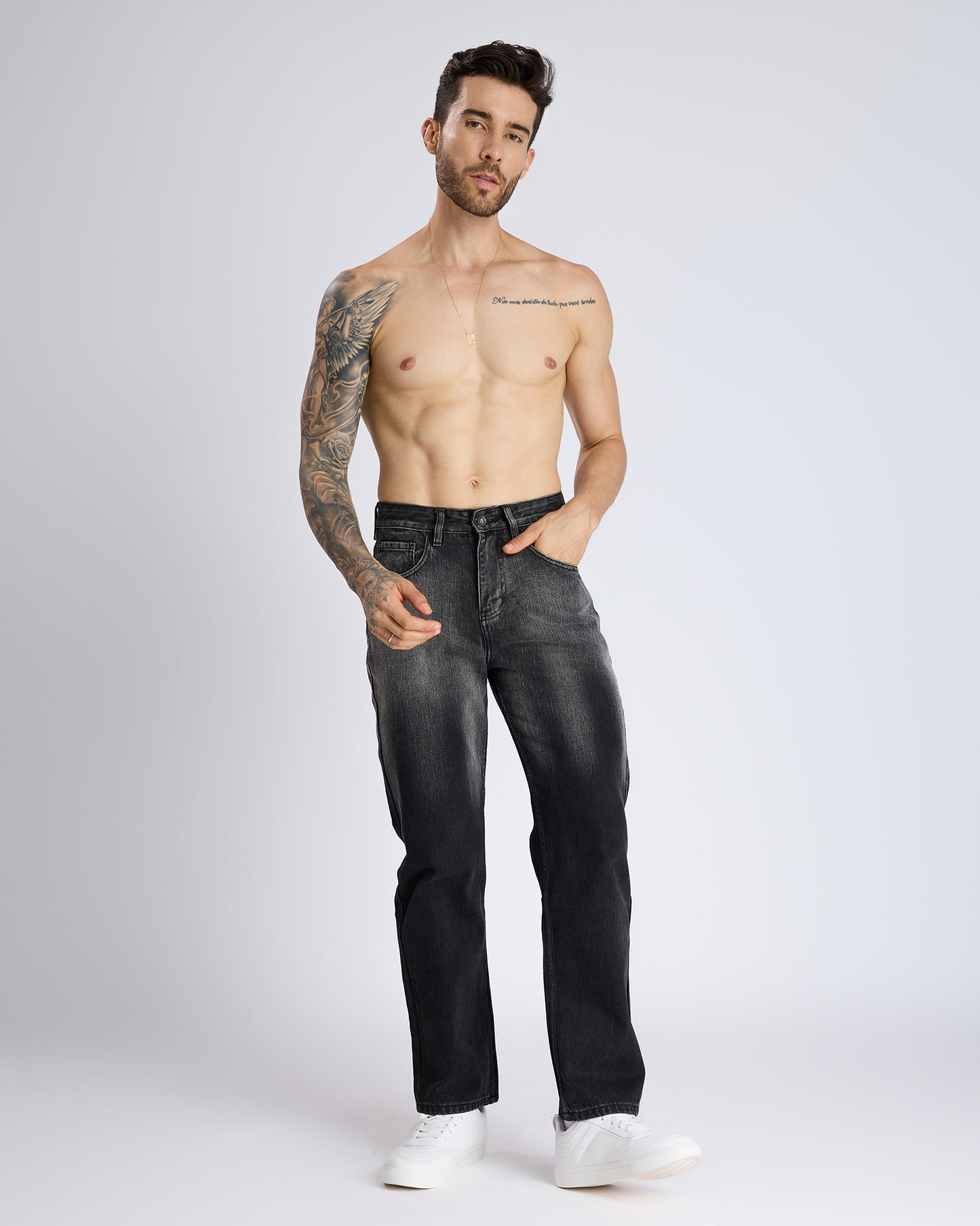 STRAIGHT-LEG BAGGY JEANS WITH VINTAGE FADE