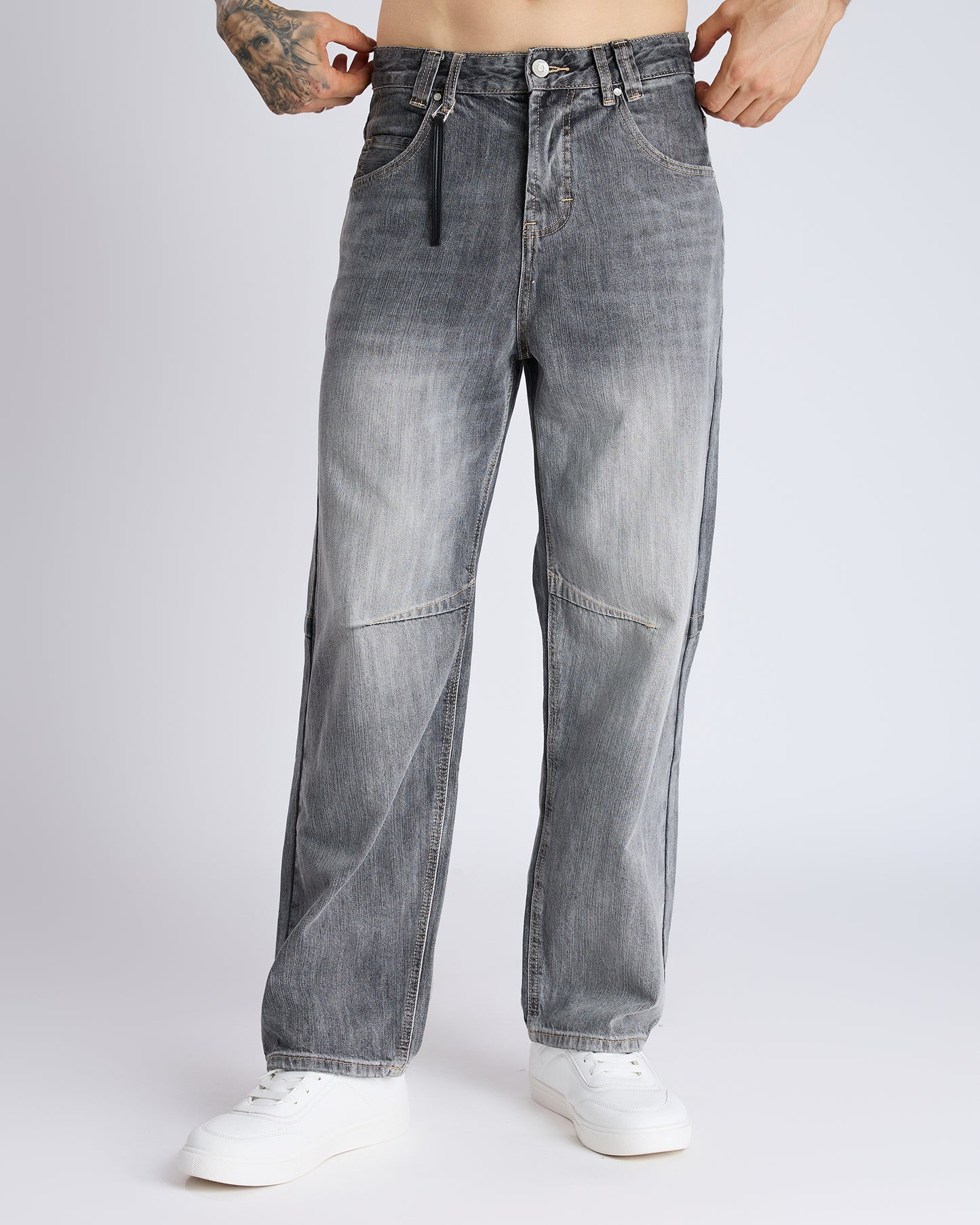 STRAIGHT-LEG JEANS WITH WASHED FADE