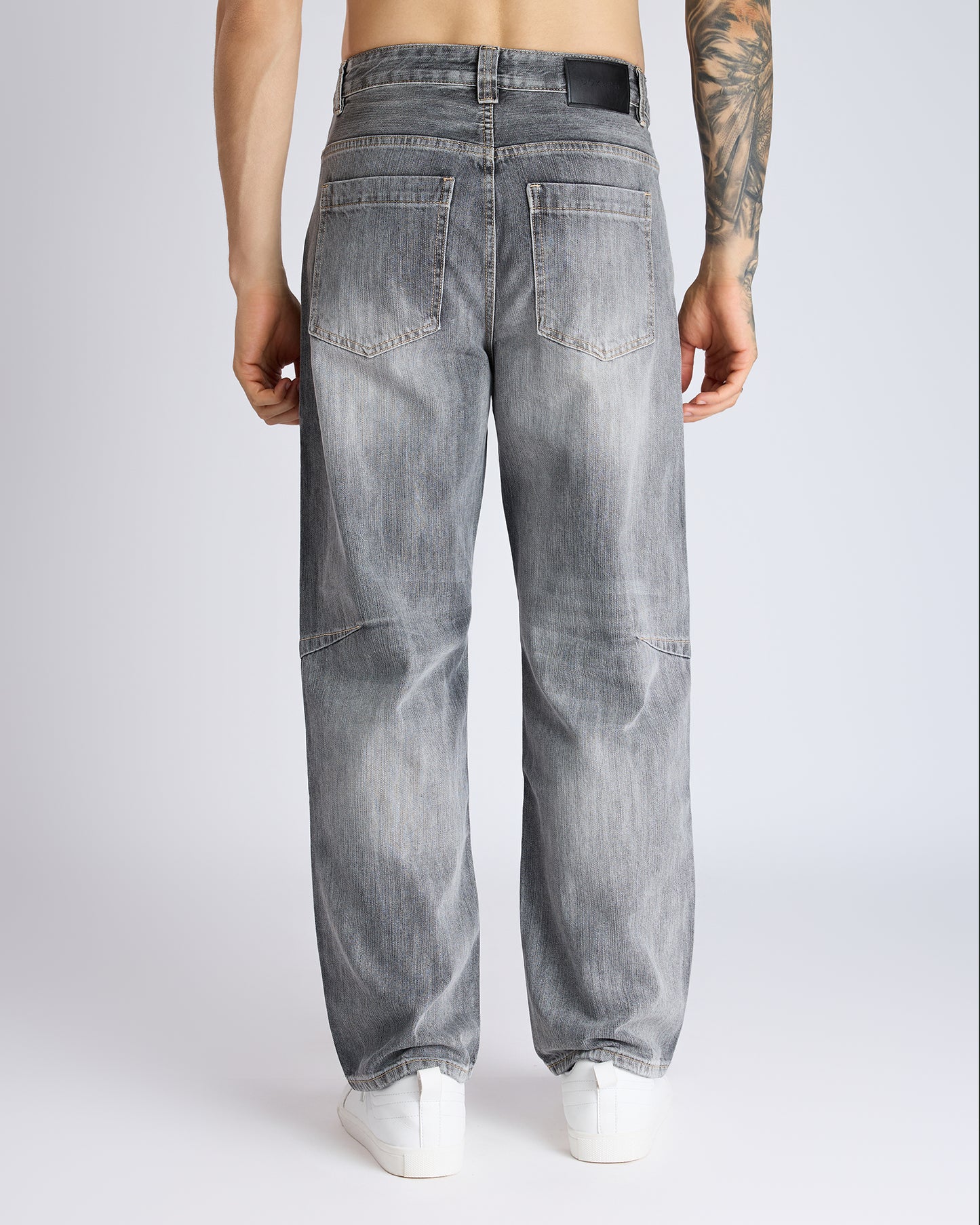 STRAIGHT-LEG JEANS WITH WASHED FADE