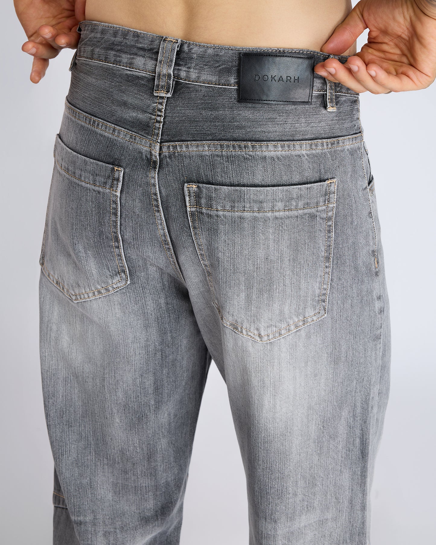 STRAIGHT-LEG JEANS WITH WASHED FADE