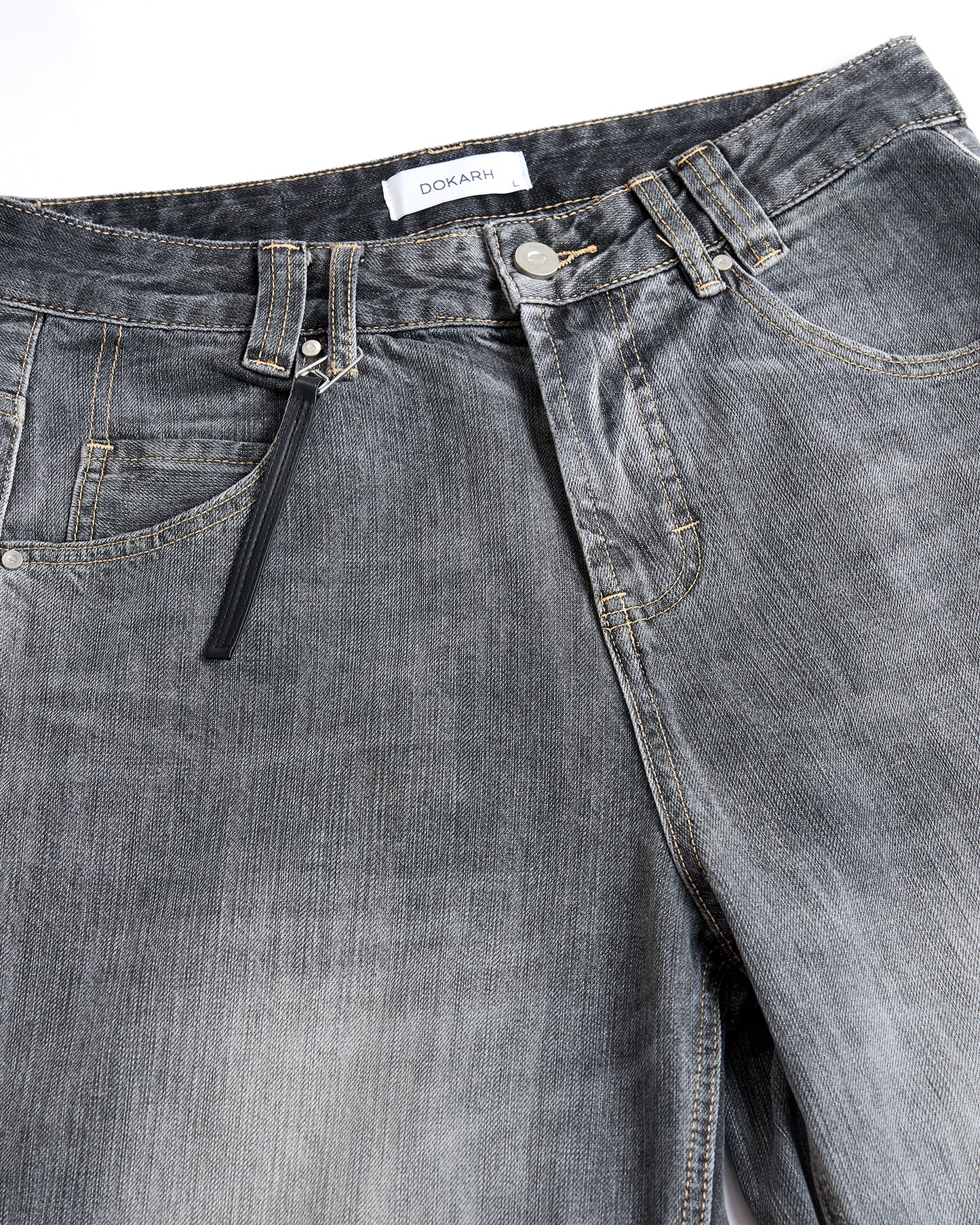 STRAIGHT-LEG JEANS WITH WASHED FADE