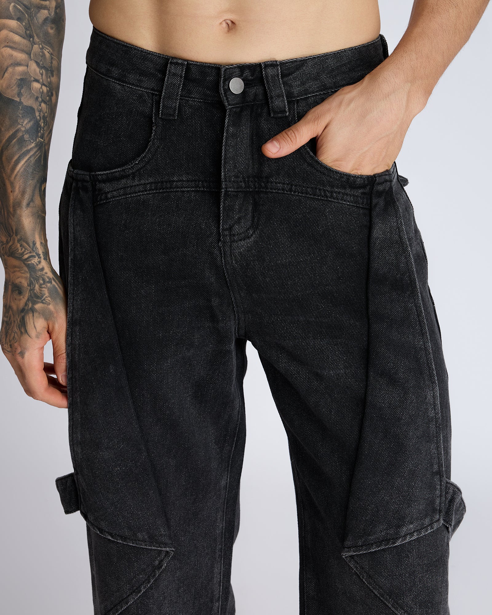 BLACK WIDE-LEG CARGO DENIMS