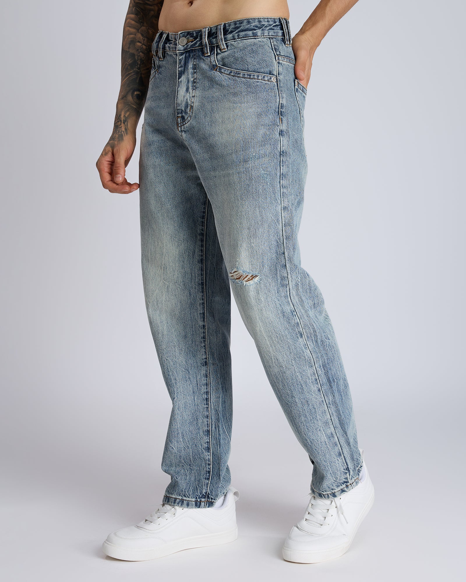 STRAIGHT-LEG JEANS IN FADED BLUE