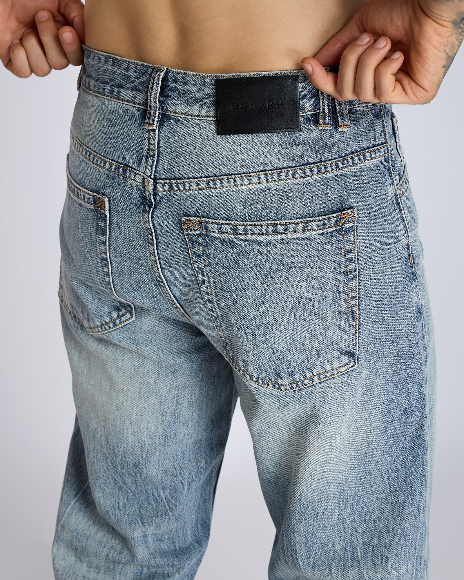 STRAIGHT-LEG JEANS IN FADED BLUE