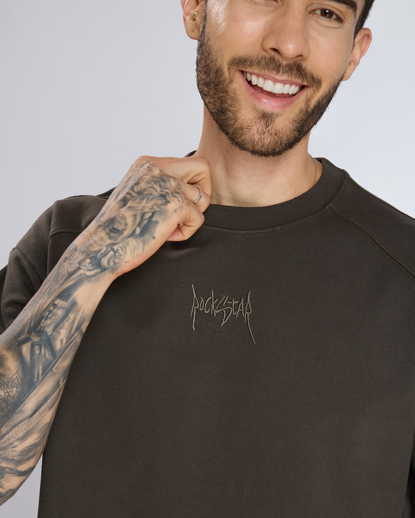 OVERSIZED GRAPHIC BROWN T-SHIRT