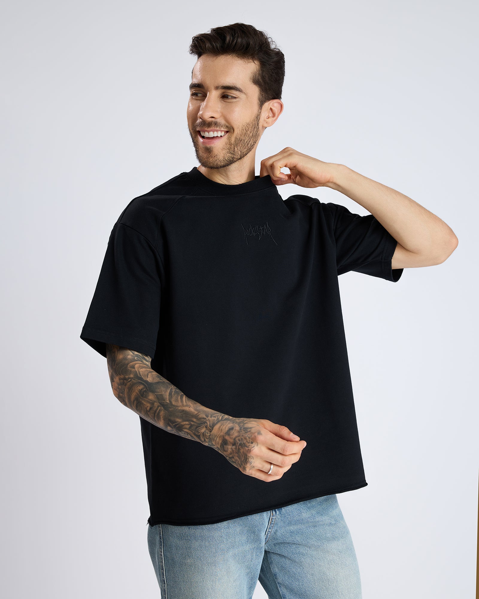 BASIC OVERSIZED BLACK T-SHIRT