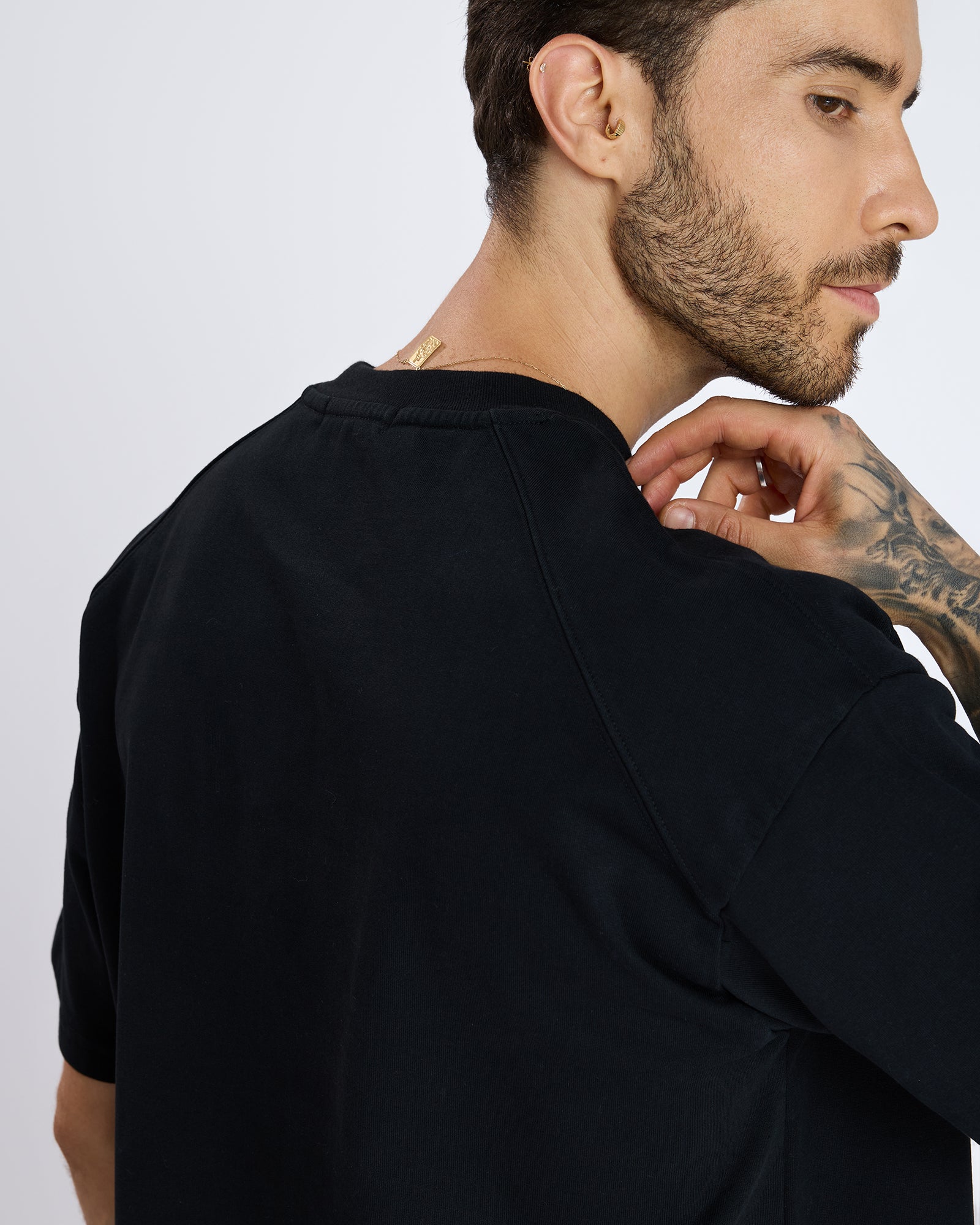 BASIC OVERSIZED BLACK T-SHIRT