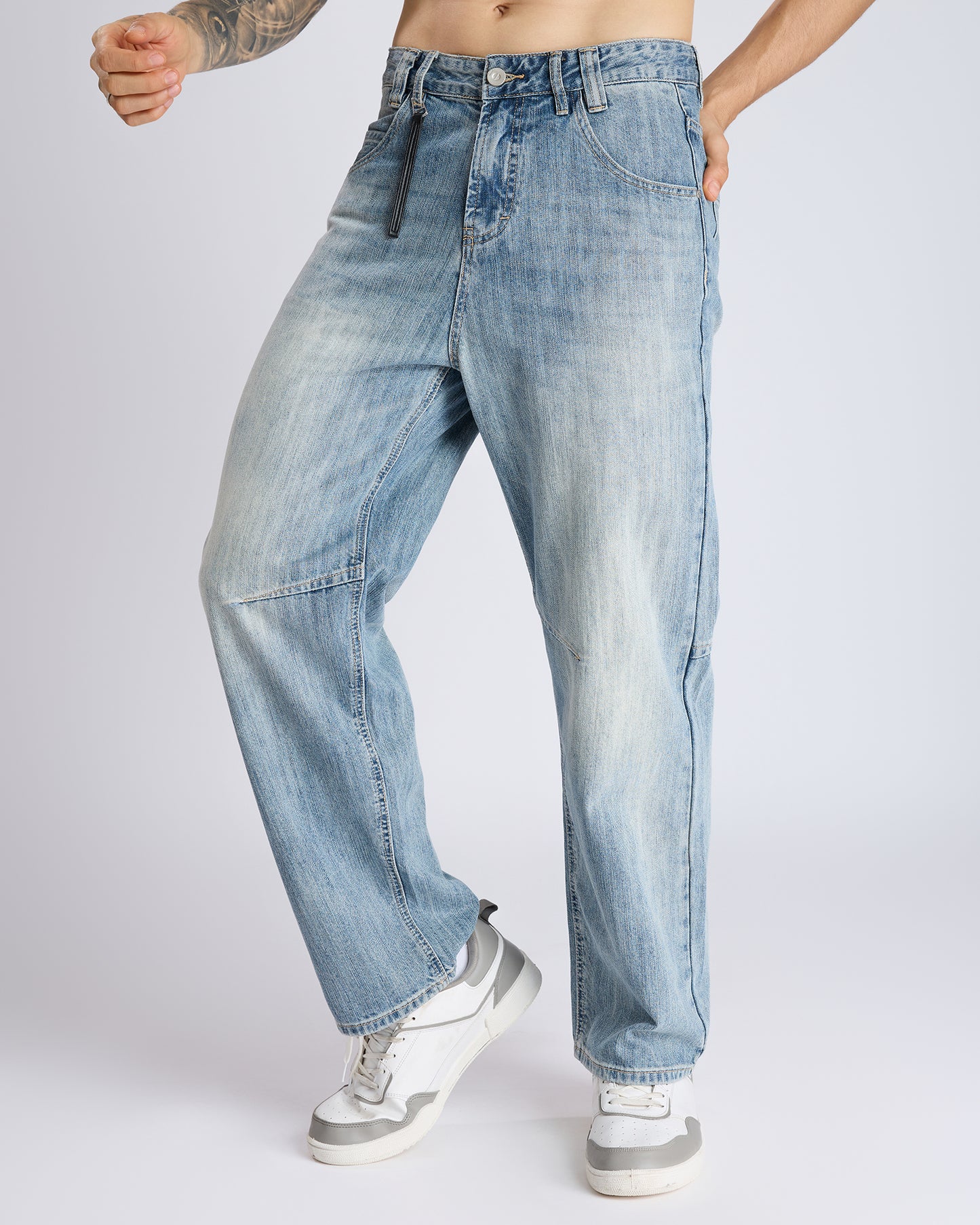 WASHED RELAXED DENIM JEANS