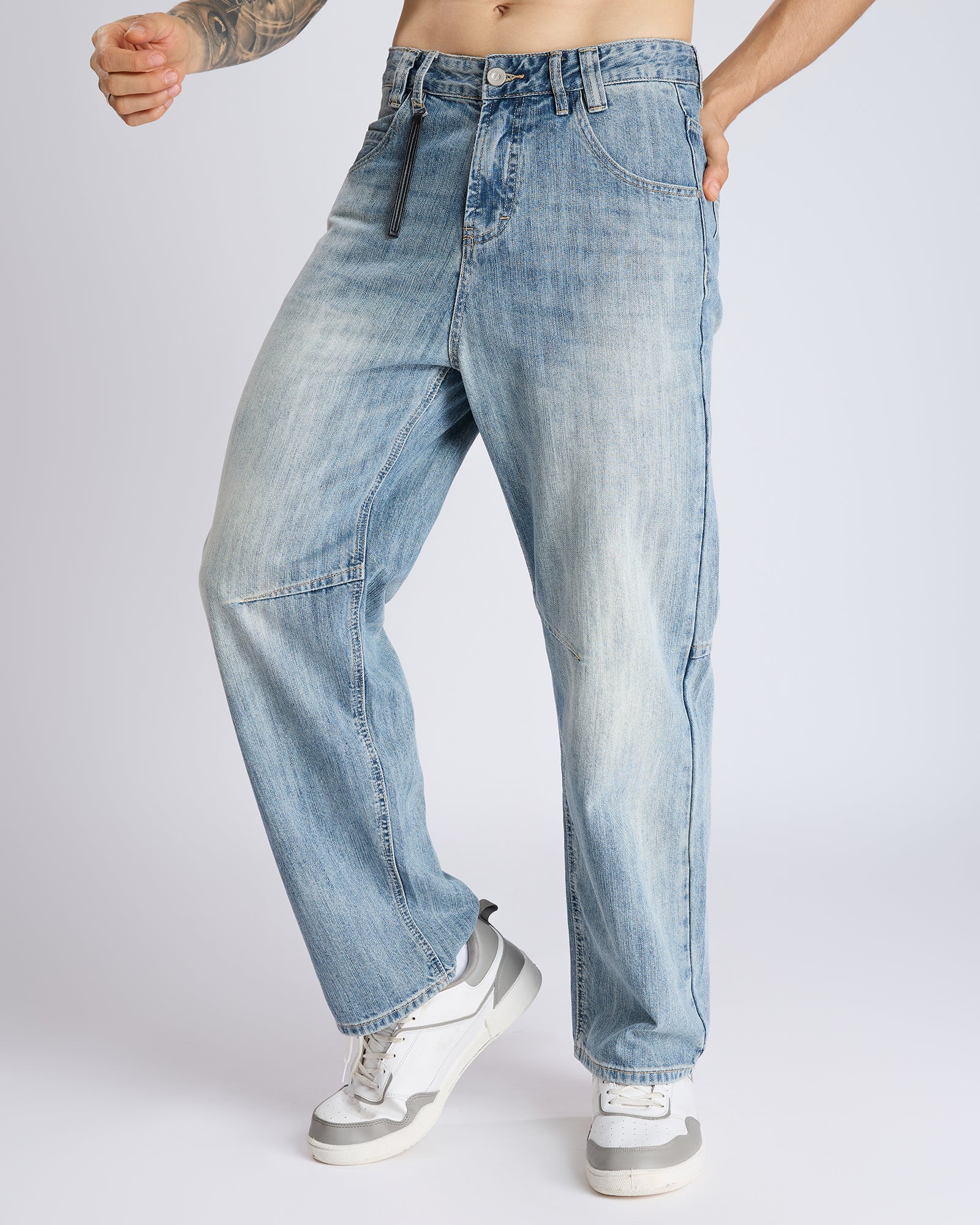 WASHED RELAXED DENIM JEANS
