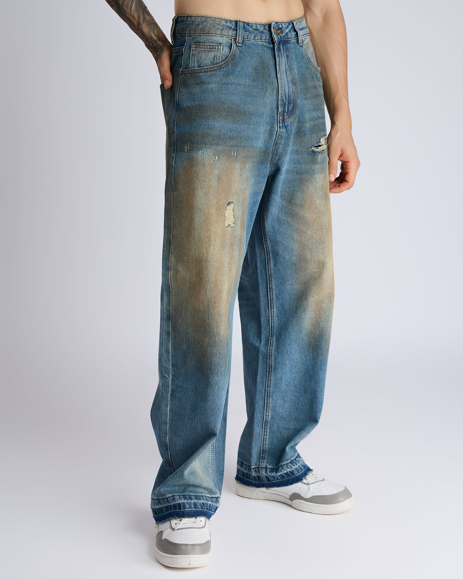 DISTRESSED OIL-WASHED BAGGY JEANS