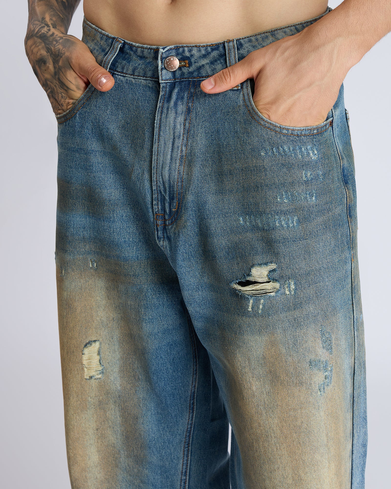 DISTRESSED OIL-WASHED BAGGY JEANS
