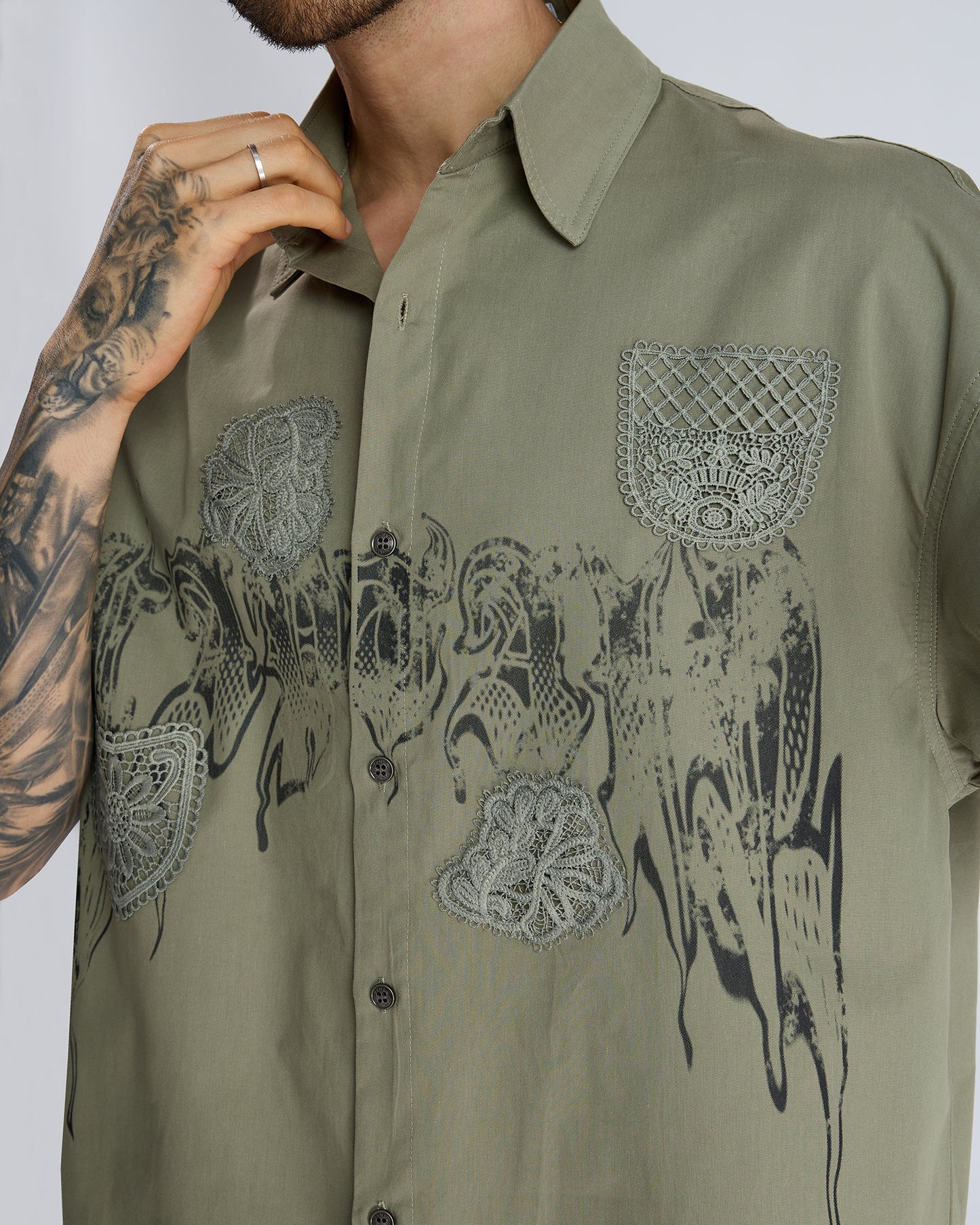 EMBROIDERED SHIRT WITH ABSTRACT DETAIL
