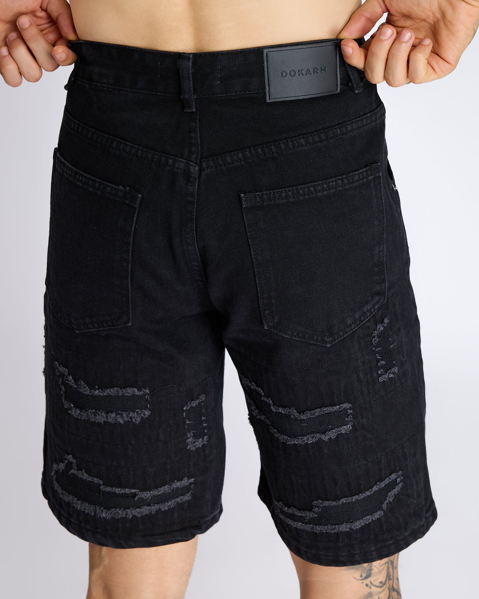 TEXTURED BLACK DENIM JORTS