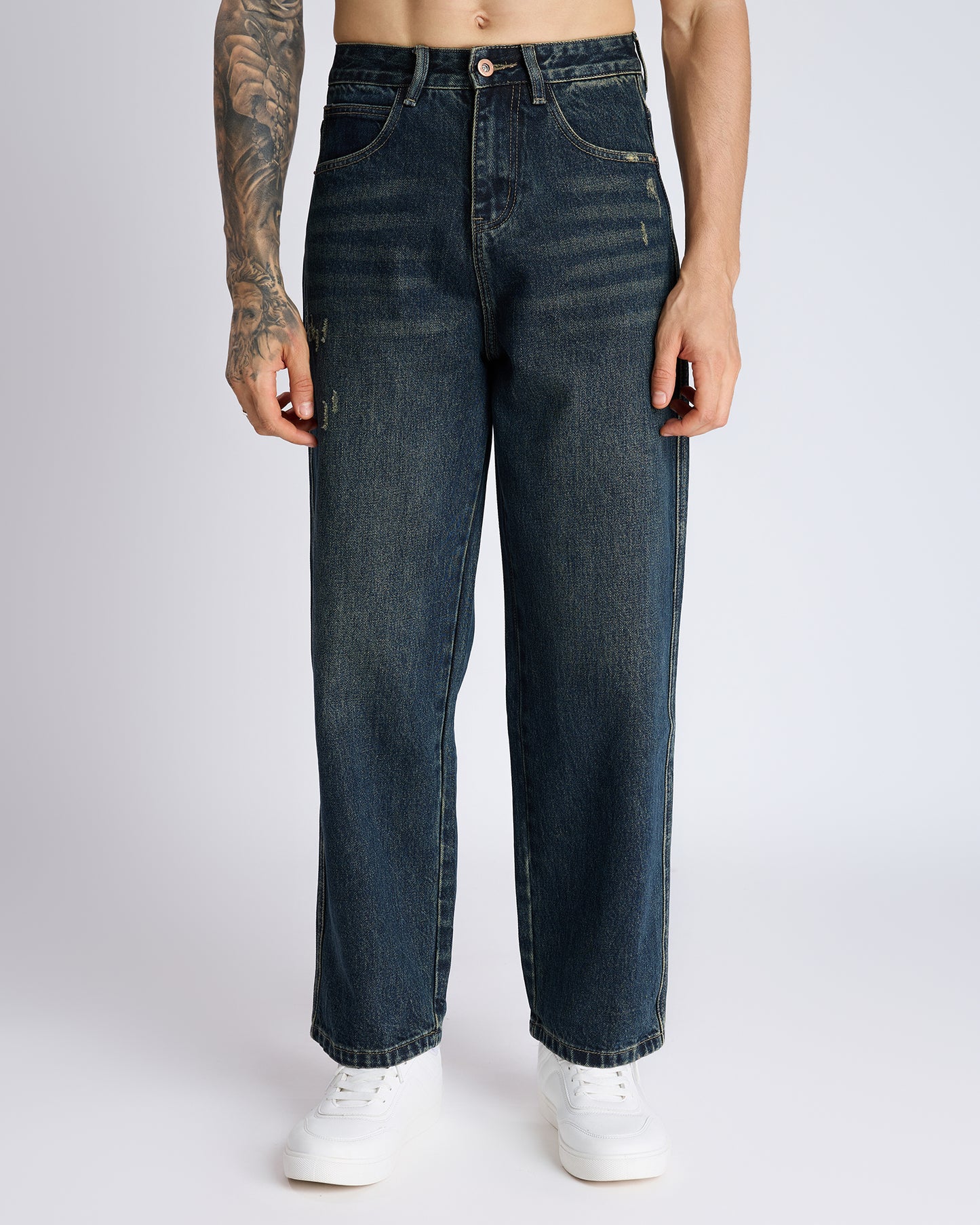 STRAIGHT-LEG MID-WASH JEANS