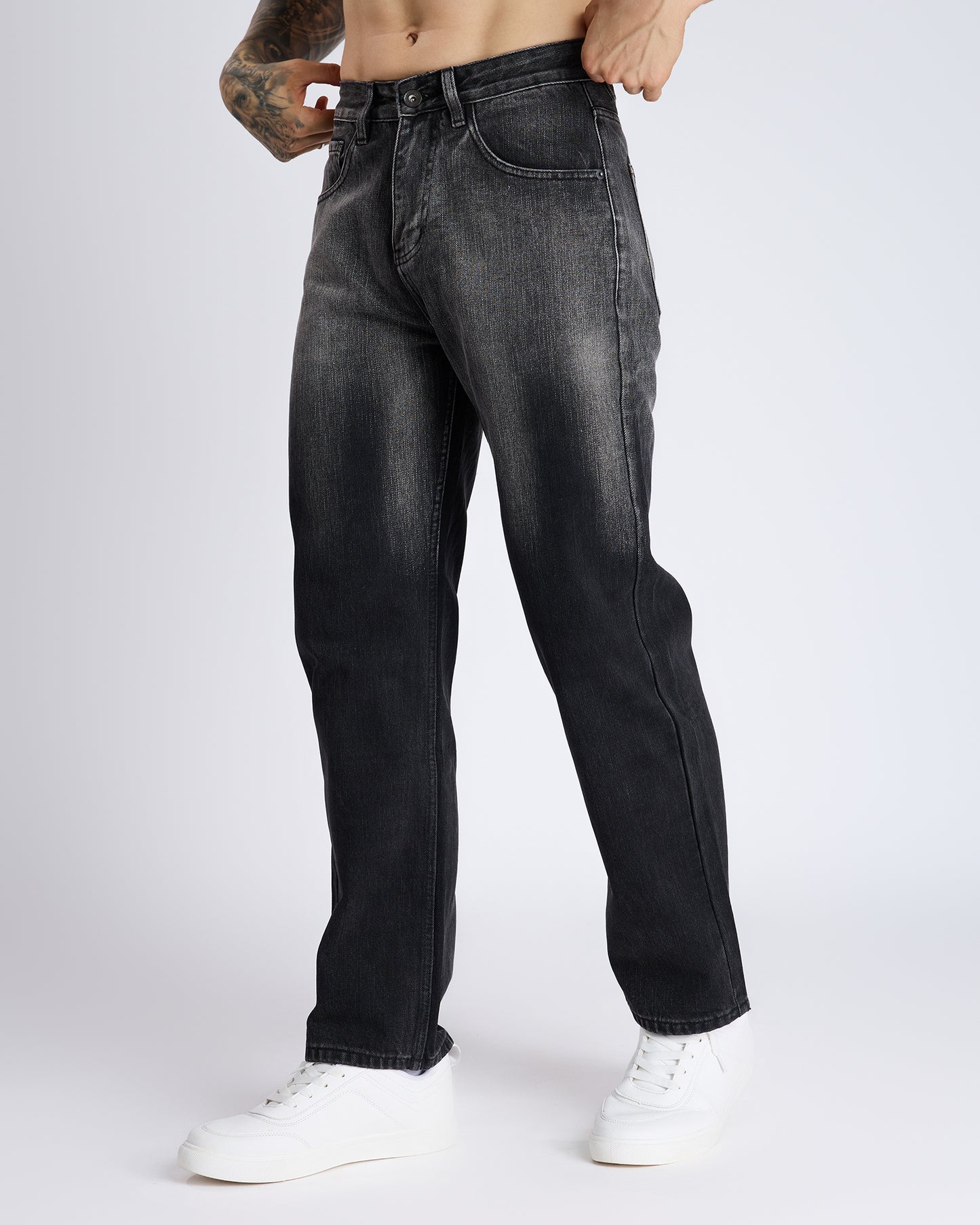 STRAIGHT-LEG BAGGY JEANS WITH VINTAGE FADE