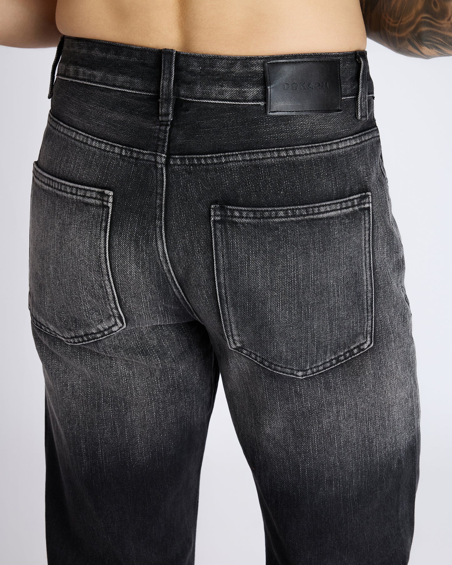 STRAIGHT-LEG BAGGY JEANS WITH VINTAGE FADE