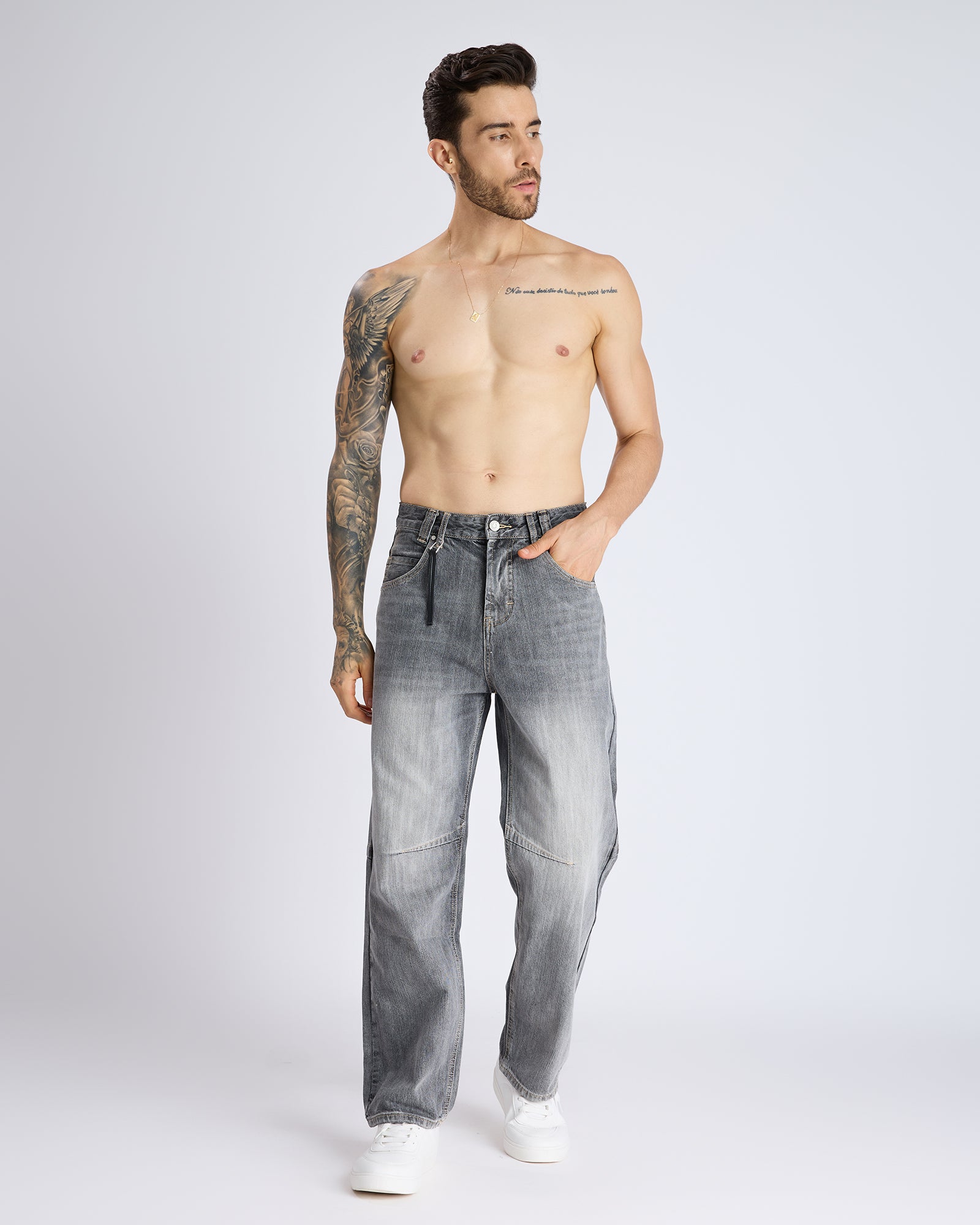STRAIGHT-LEG JEANS WITH WASHED FADE