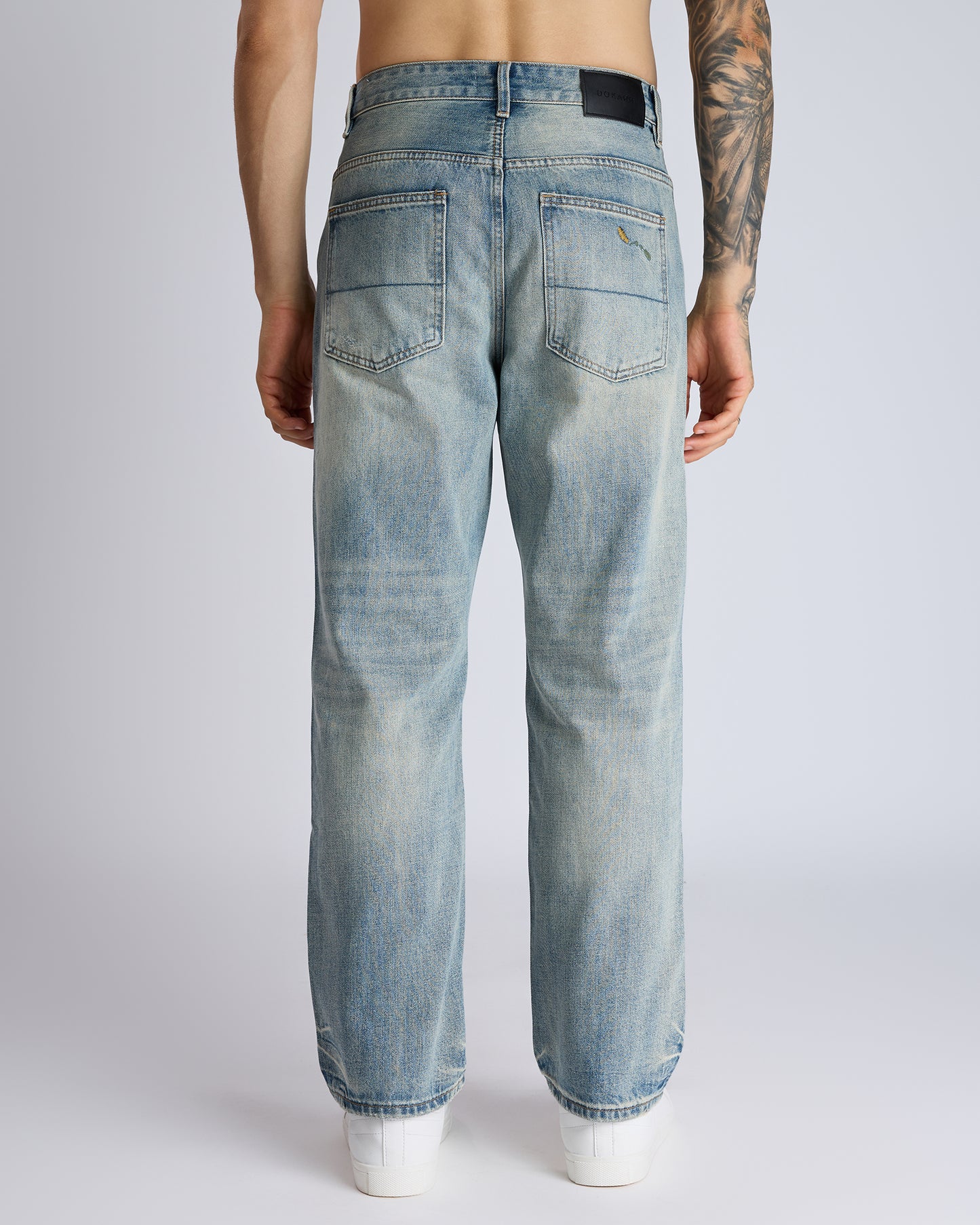 LIGHT BLUE STRAIGHT-LEG JEANS