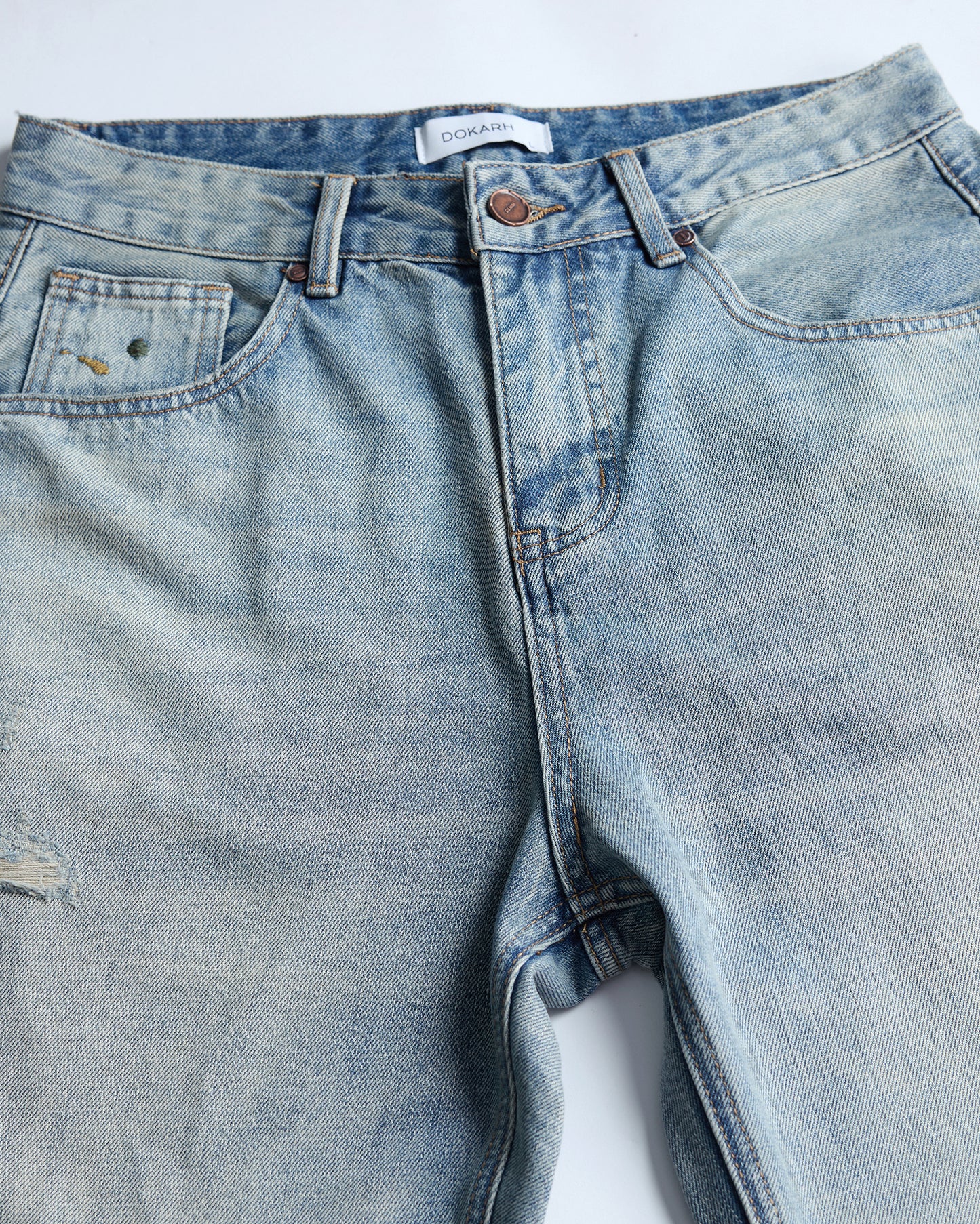 LIGHT BLUE STRAIGHT-LEG JEANS