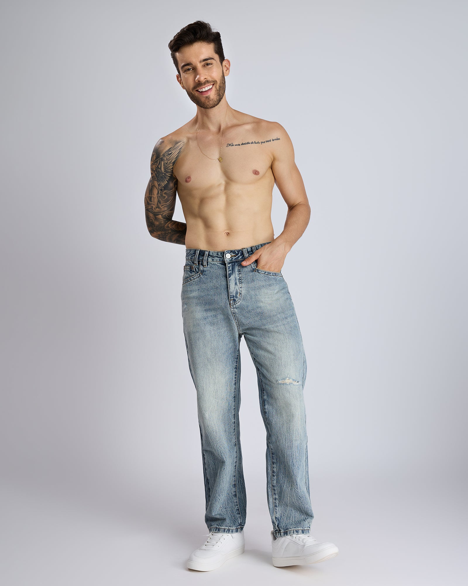 STRAIGHT-LEG JEANS IN FADED BLUE
