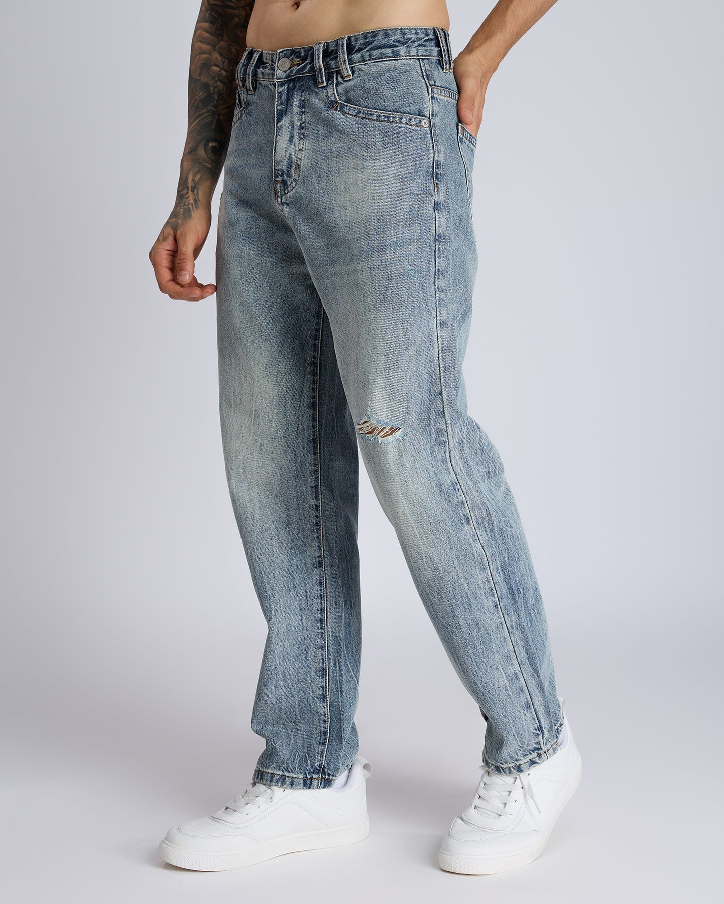 STRAIGHT-LEG JEANS IN FADED BLUE