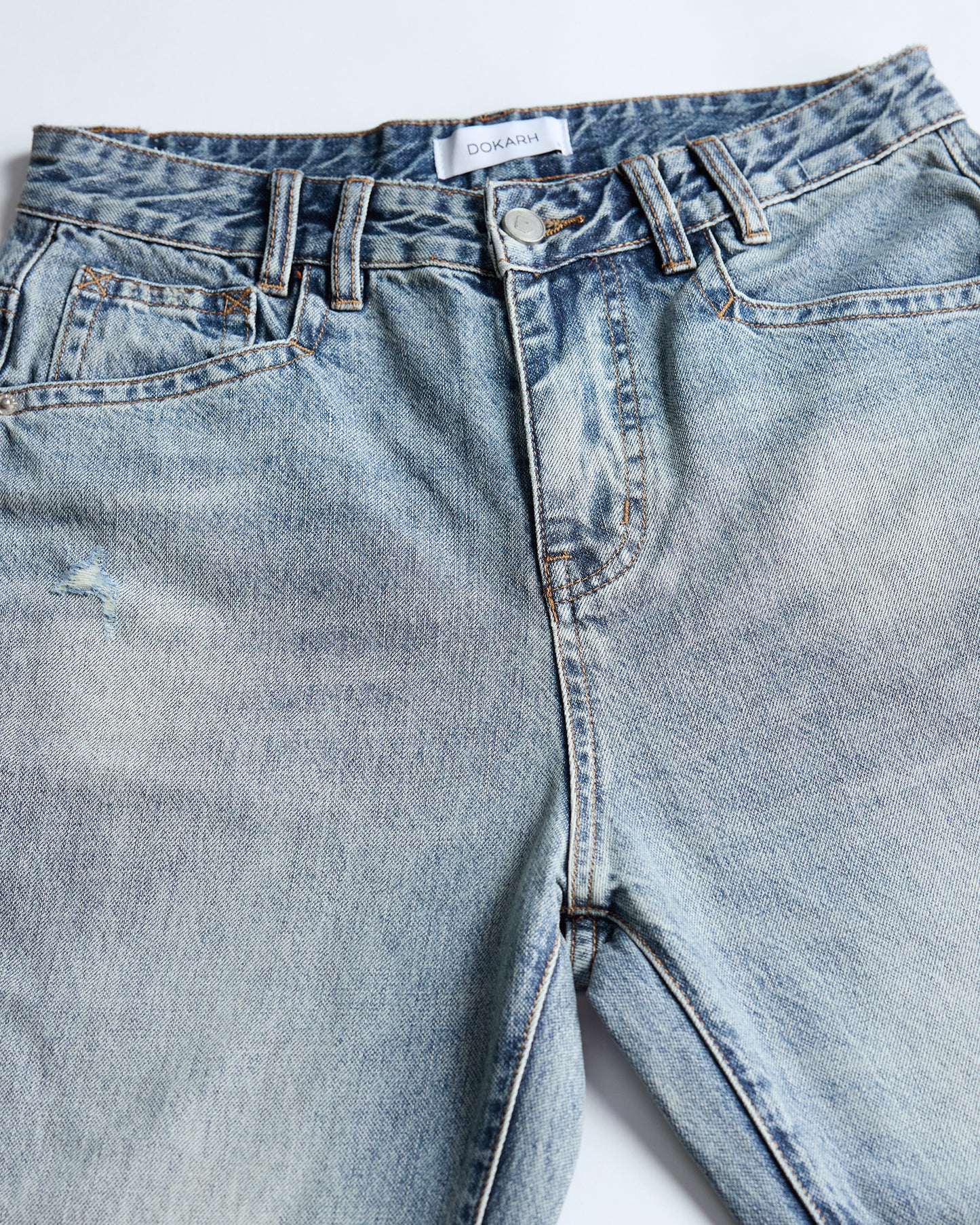 STRAIGHT-LEG JEANS IN FADED BLUE