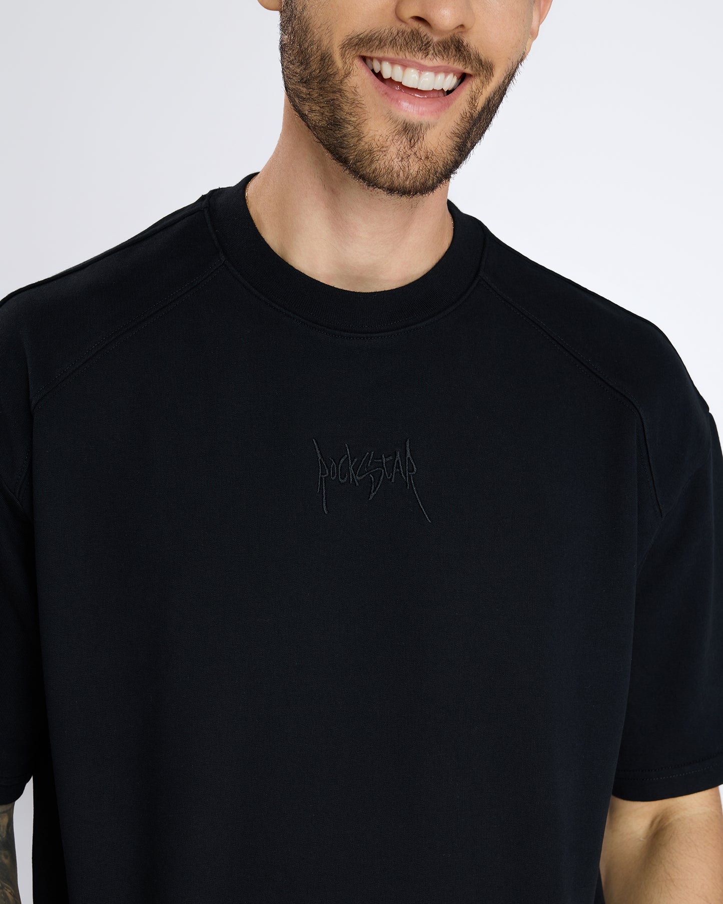 BASIC OVERSIZED BLACK T-SHIRT