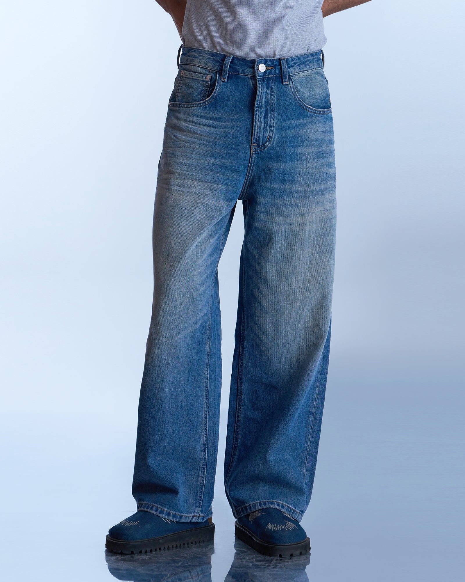 Dokarh Light-Wash Wide-Leg Jeans