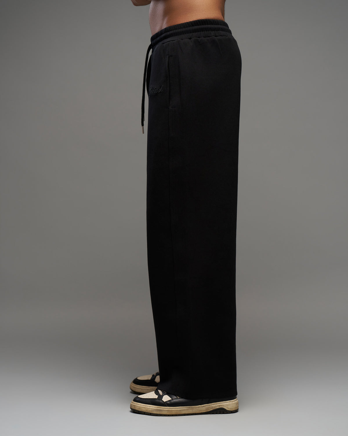 Dokarh Black Relaxed Sweatpants-thumbmail-3