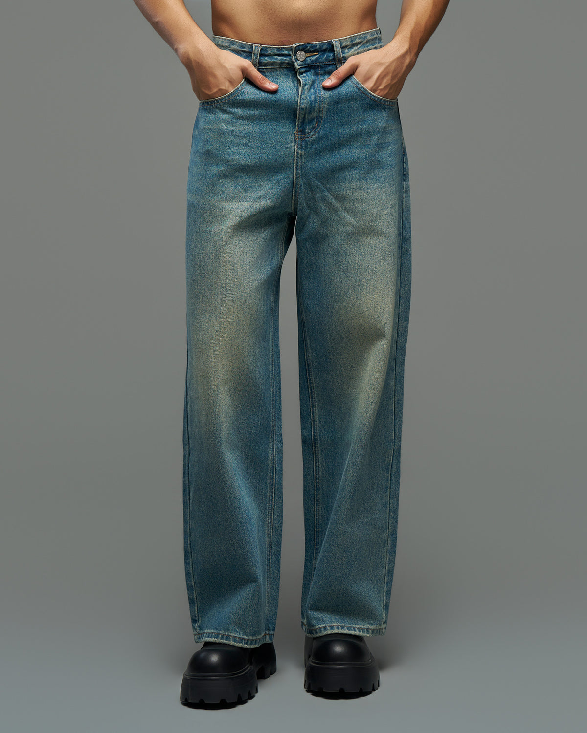 Vintage Wash Relaxed Jeans-thumbmail-2