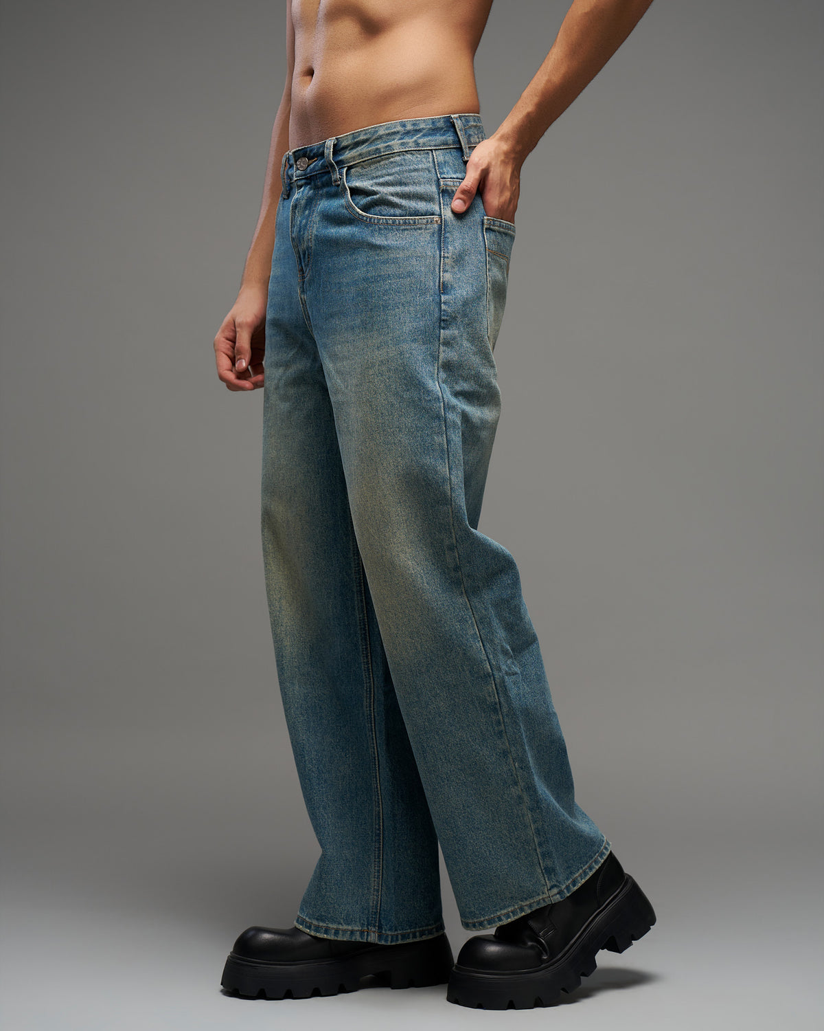 Vintage Wash Relaxed Jeans-thumbmail-3
