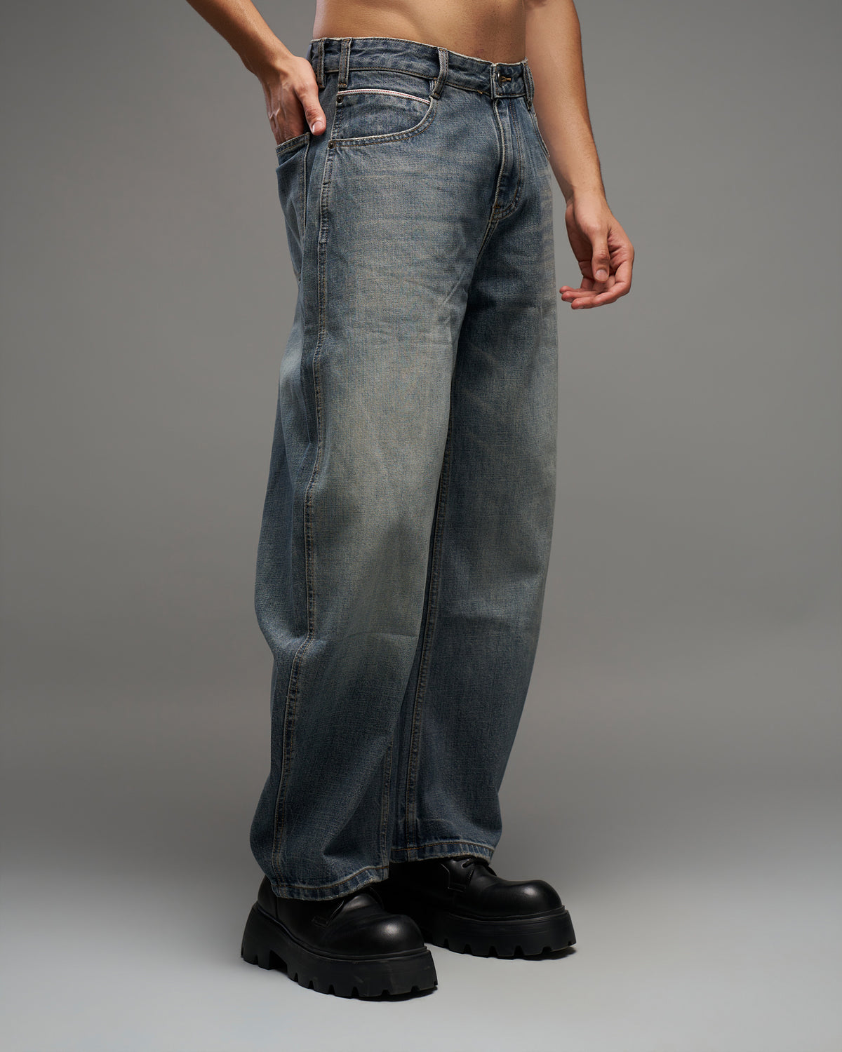 Faded Wide-Leg Jeans-thumbmail-3