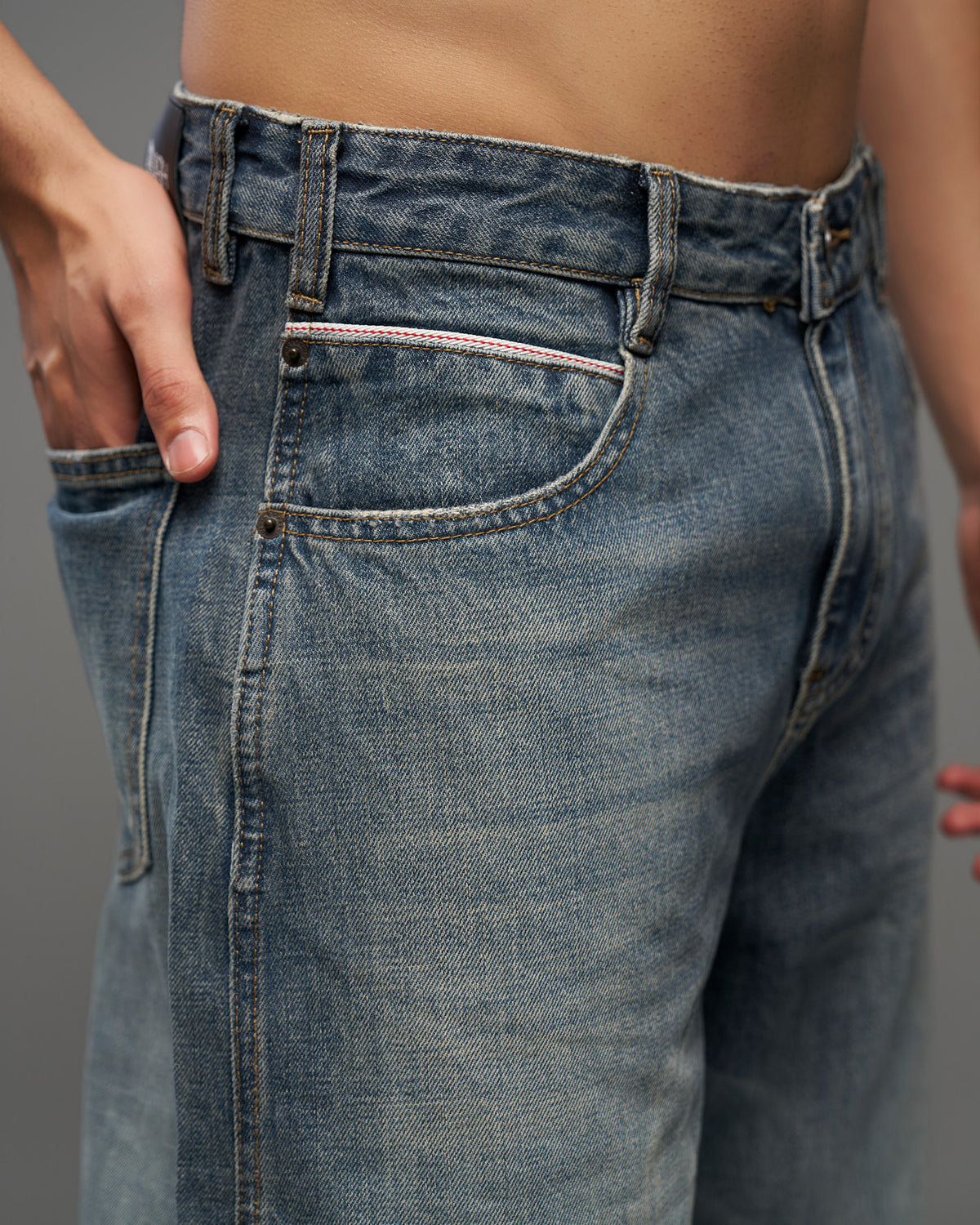 Faded Wide-Leg Jeans-thumbmail-5