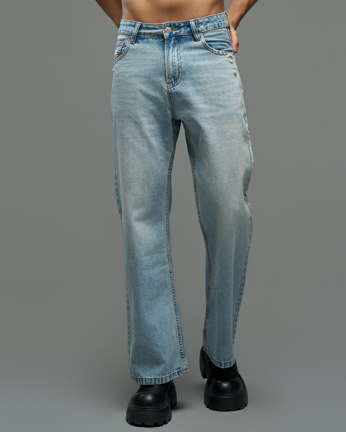 Relaxed Straight-Leg Jeans-thumbmail-1