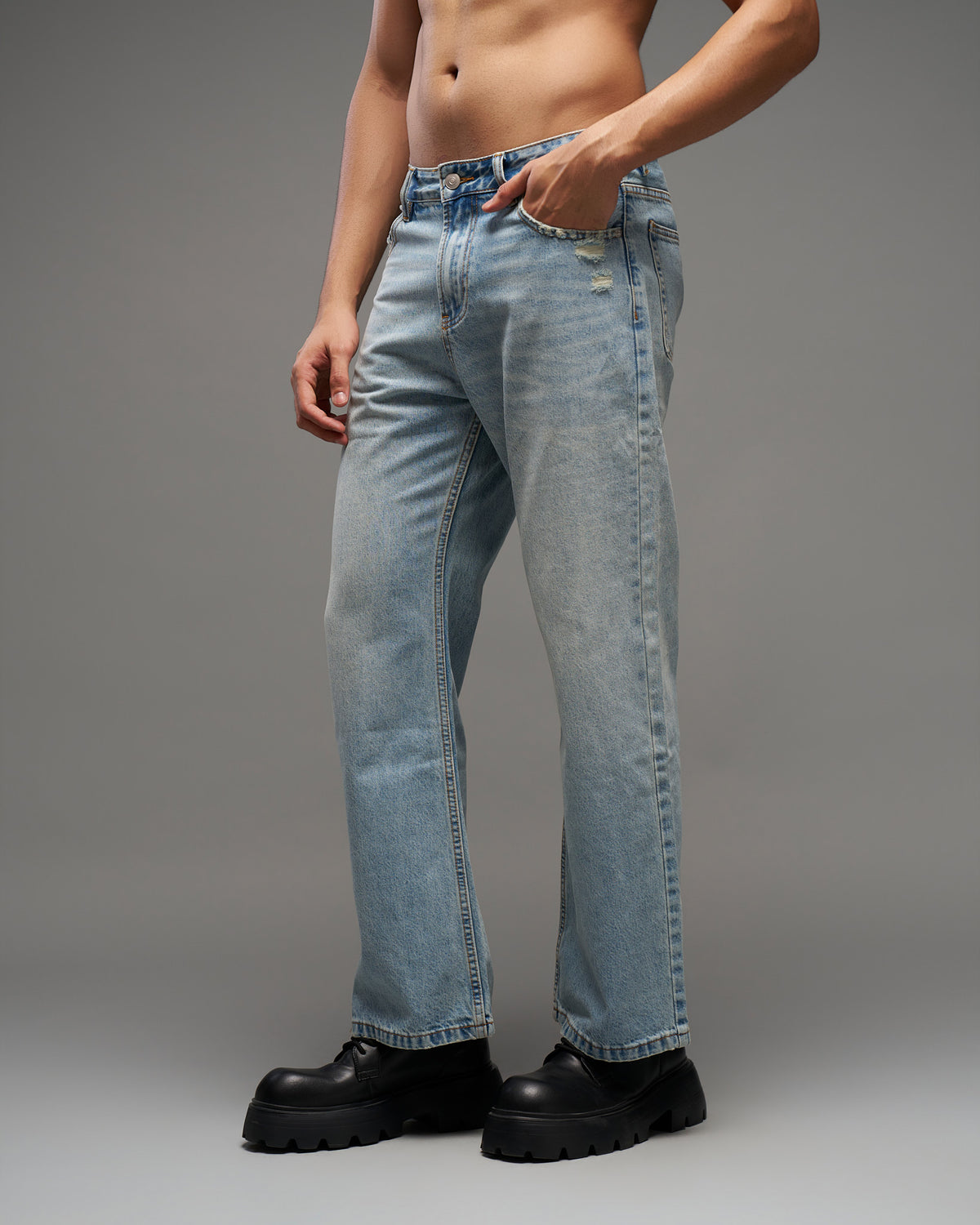 Relaxed Straight-Leg Jeans-thumbmail-3